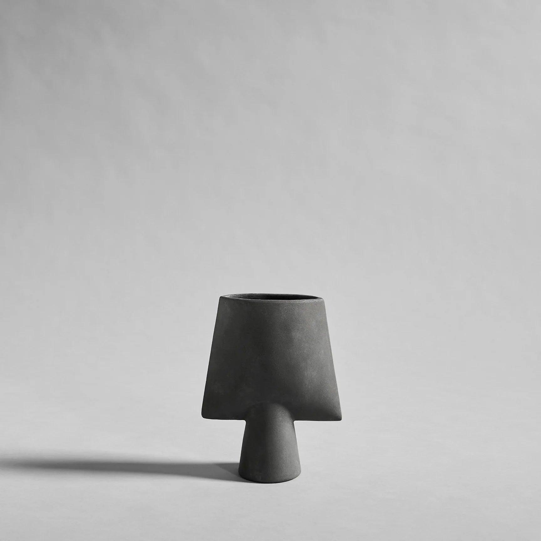 Wazon SPHERE SQUARE ciemnoszary 101 Copenhagen Eye on Design