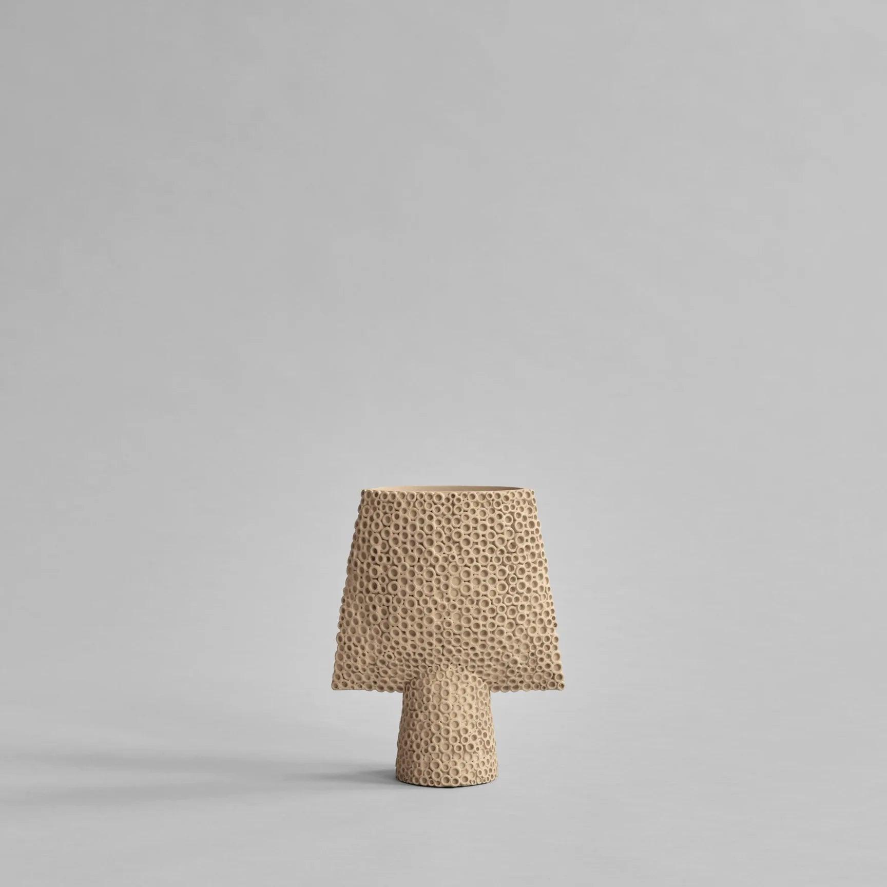 Wazon SPHERE SQUARE SHISEN piaskowy 101 Copenhagen Eye on Design