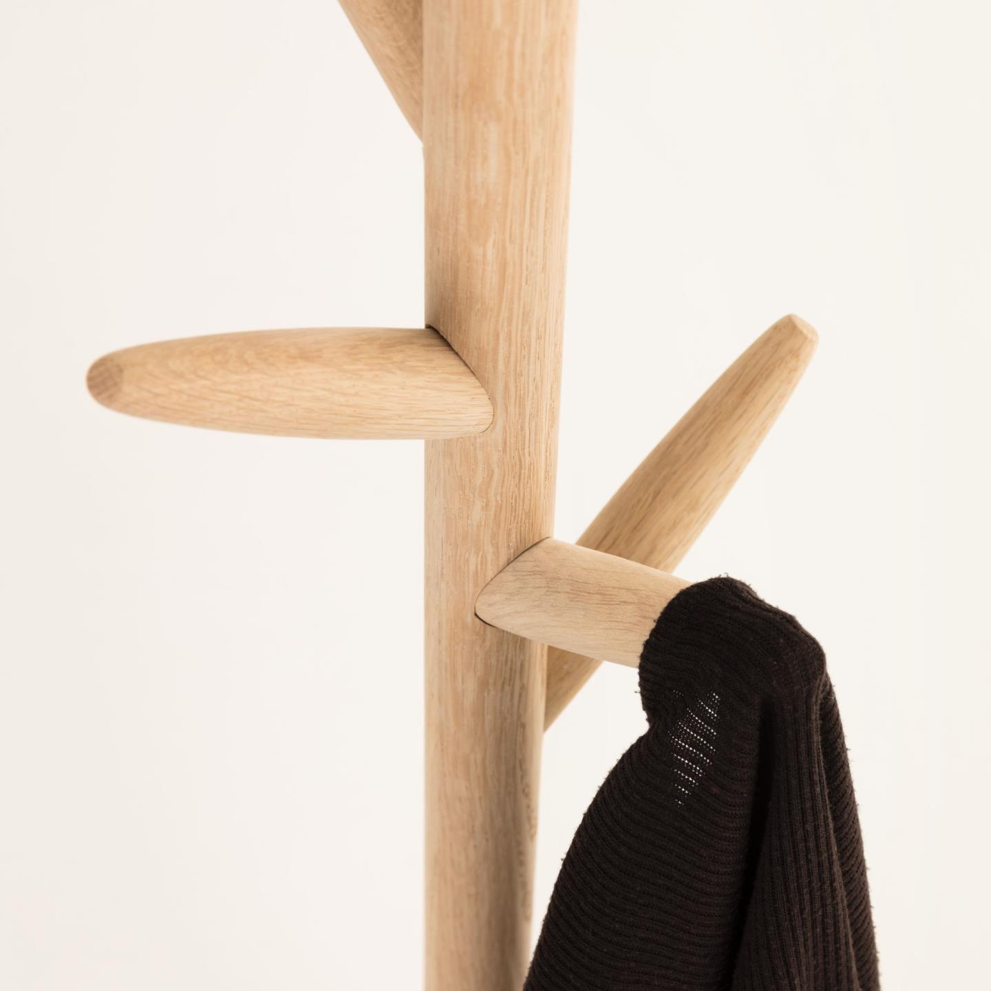 Wieszak NATANE lite drewno brzozowe La Forma Eye on Design