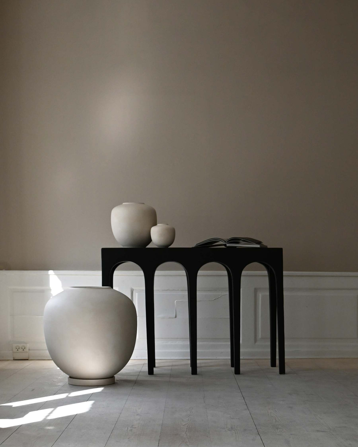 Dark brown Bow console