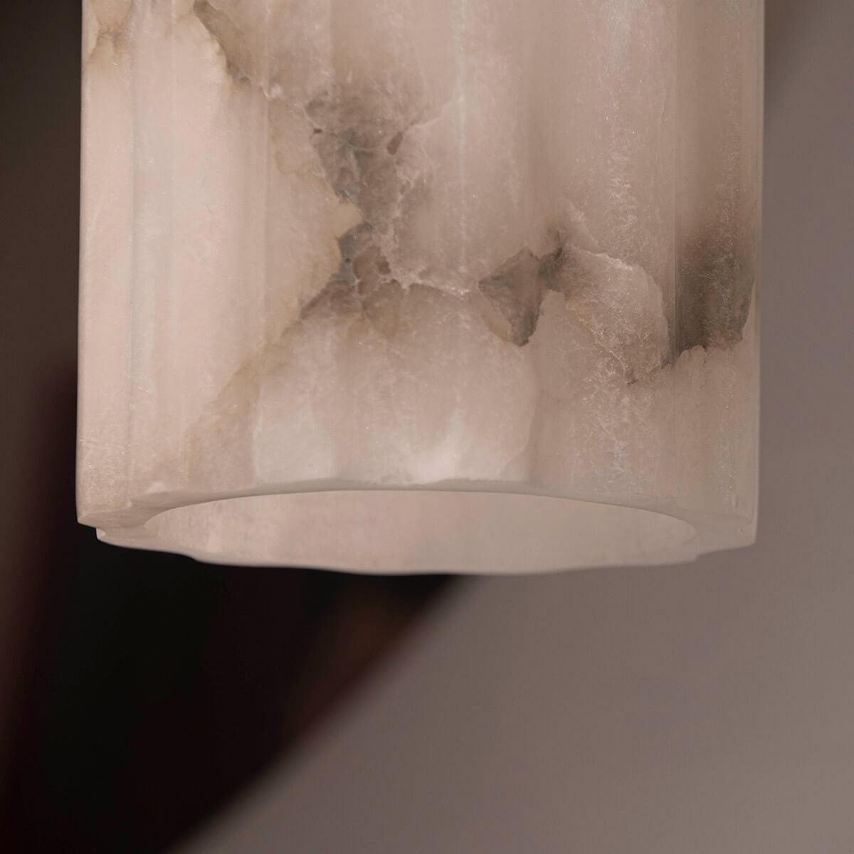 Żyrandol alabastrowy URANIA mosiężny Embassy Interiors Eye on Design