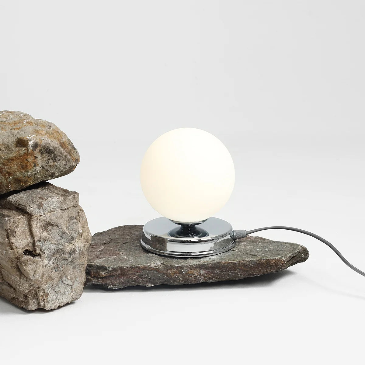 Lampa biurkowa BALL chromowany Artera Eye on Design