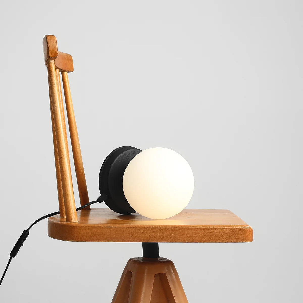 Lampa biurkowa BALL czarny Artera Eye on Design