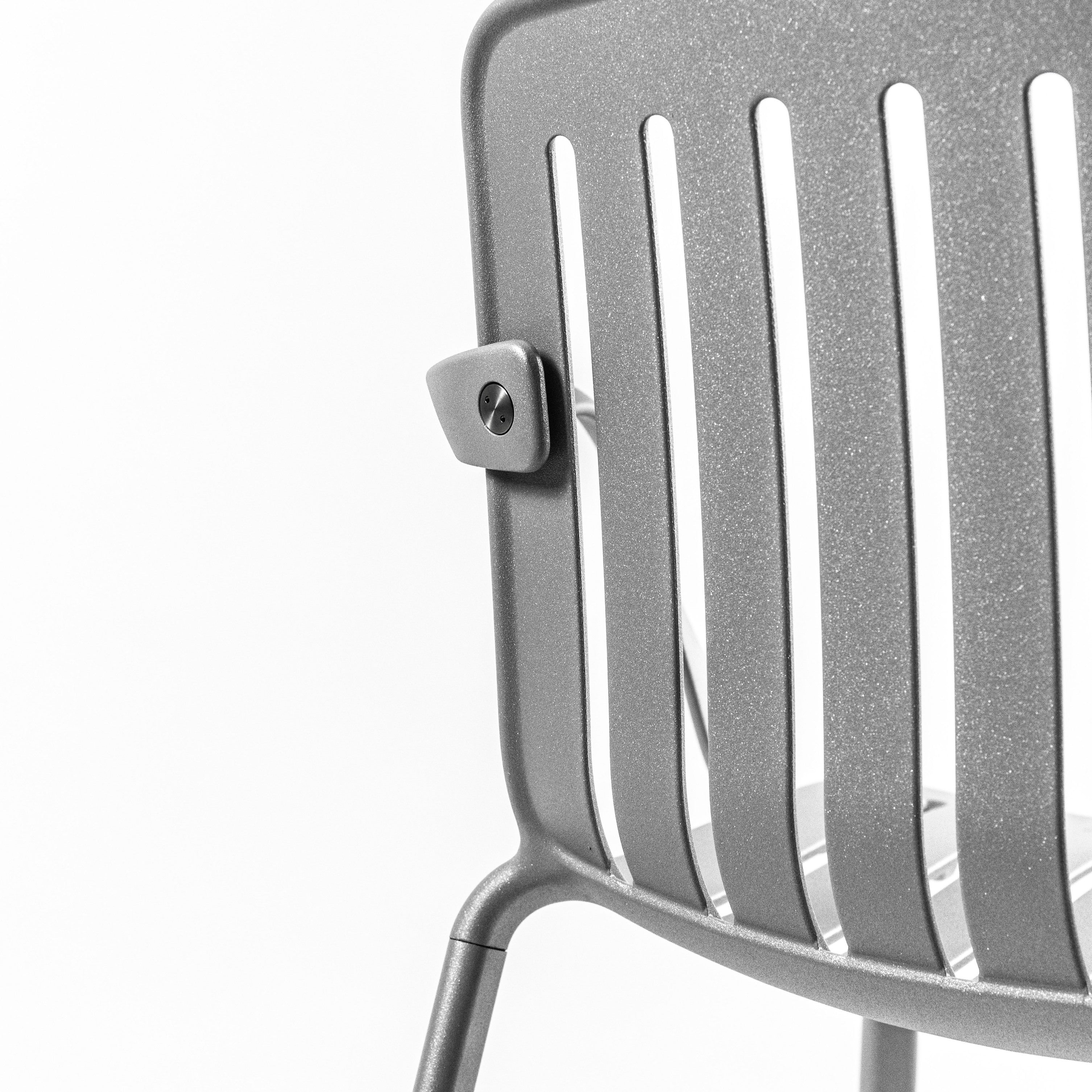 Krzesło zewnętrzne z podłokietnikami PLATO czarny Magis Eye on Design