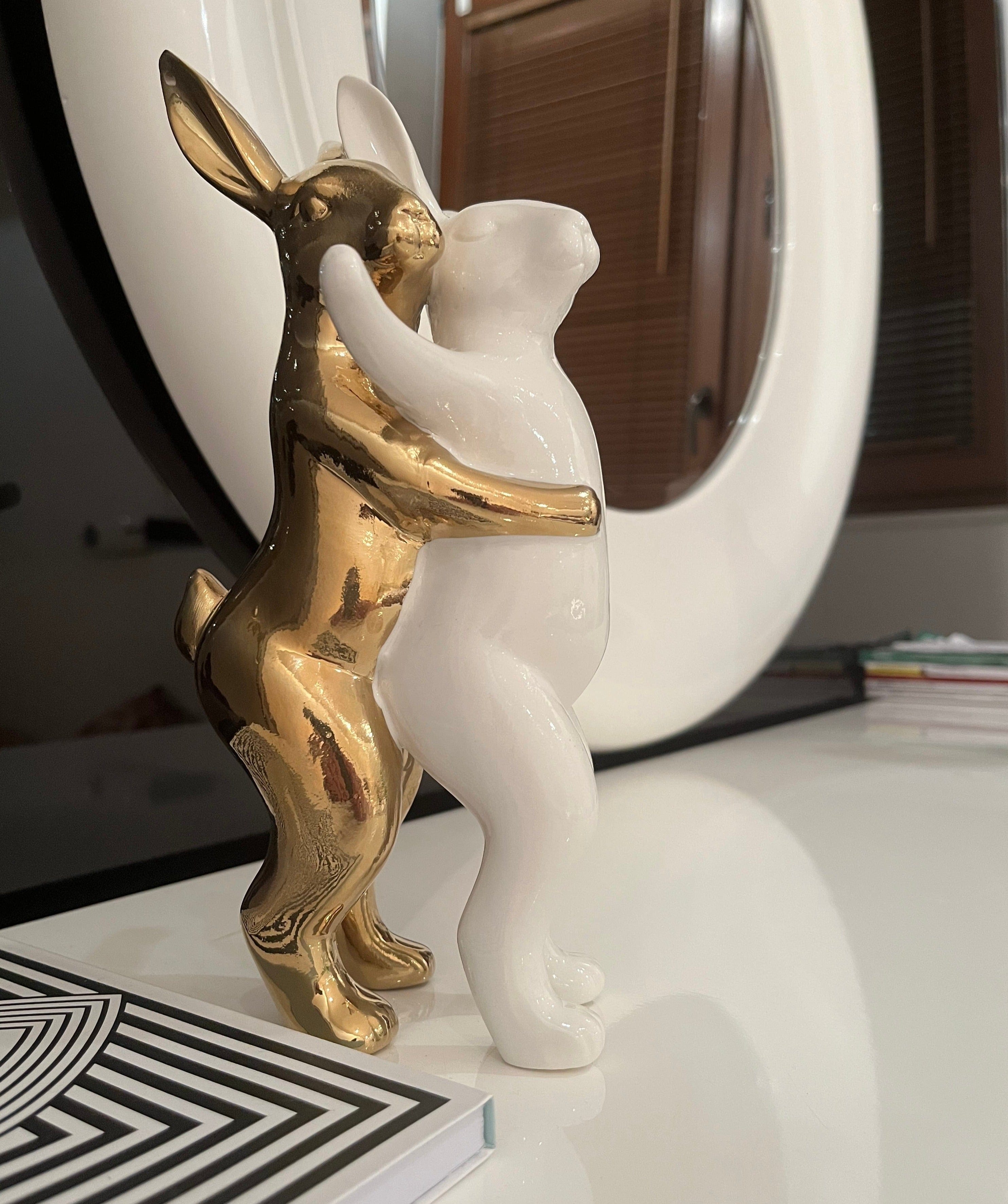 Figurka w kształcie królików w kolorze białym i złotym Kare Design Eye on Design