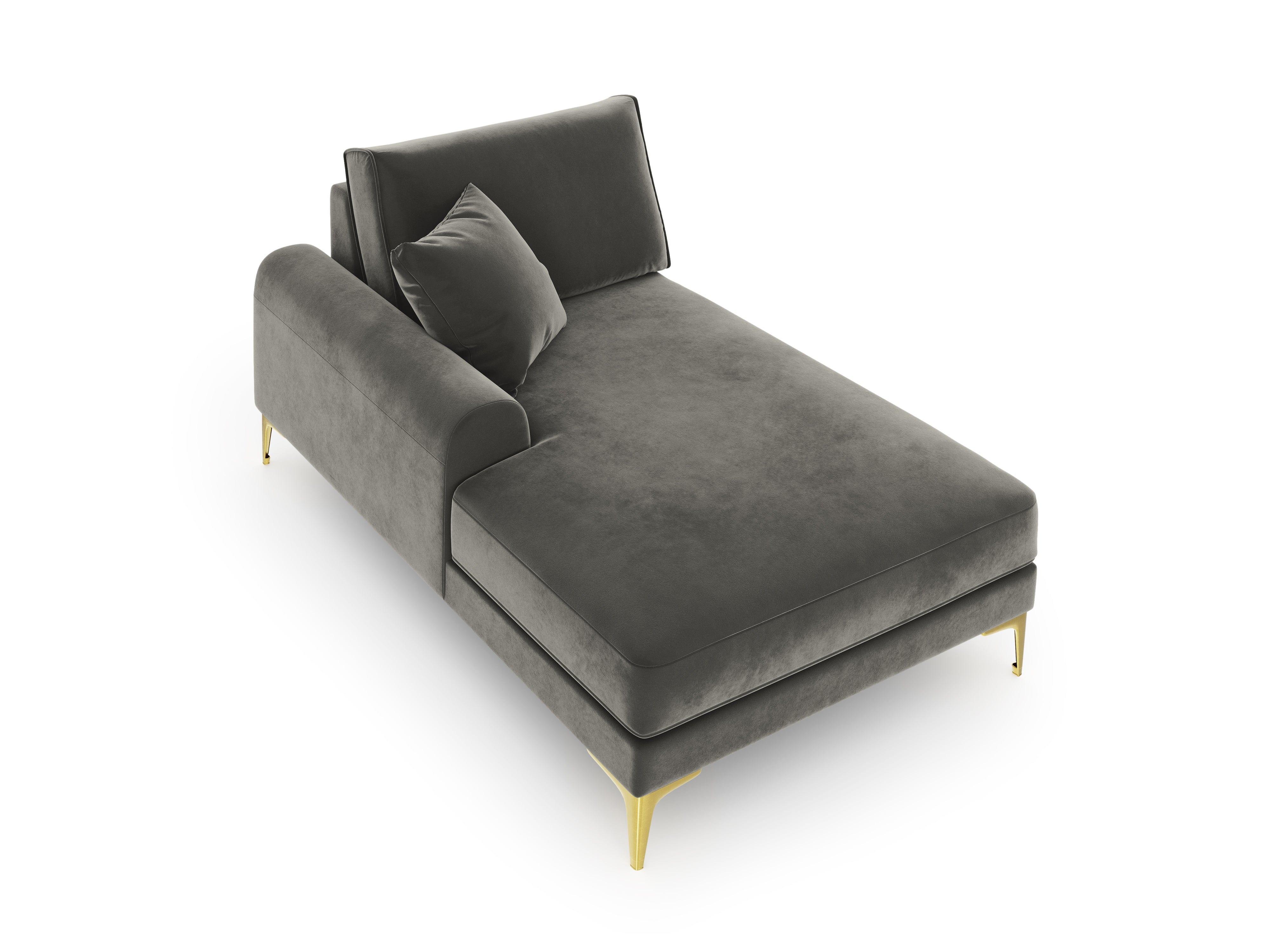 Szezlong aksamitny lewostronny MADARA szary ze złotą podstawą Mazzini Sofas Eye on Design