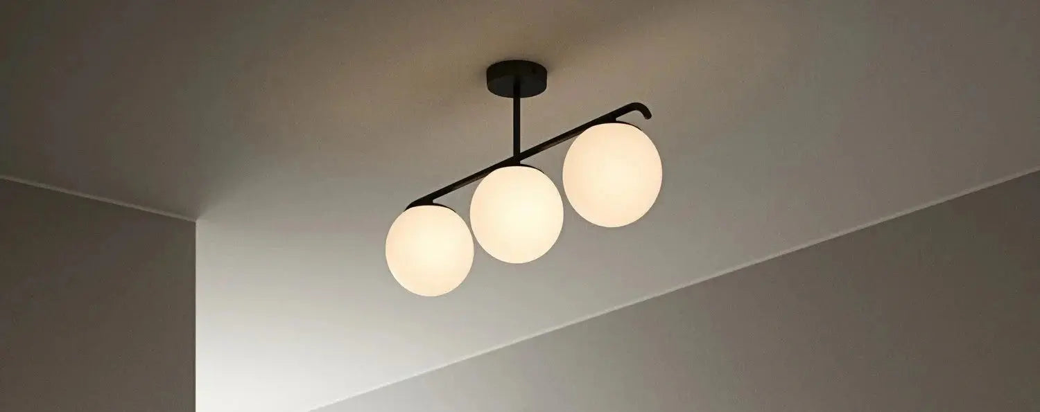 Lampy sufitowe szklane jako dekoracyjne oświetlenie wnętrza