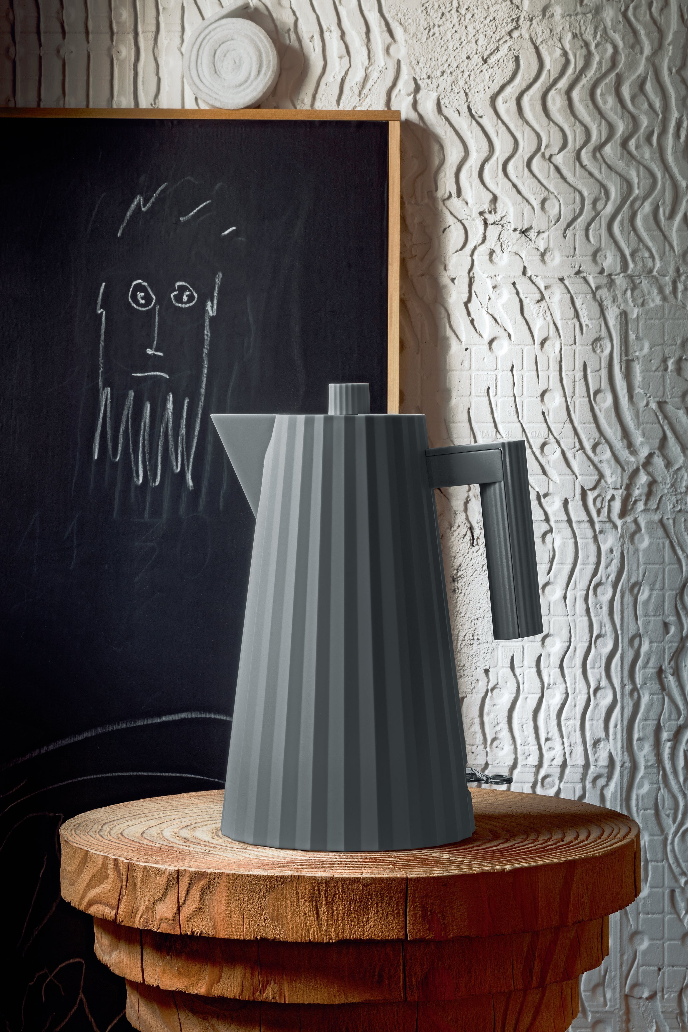 Gray plissé electric kettle