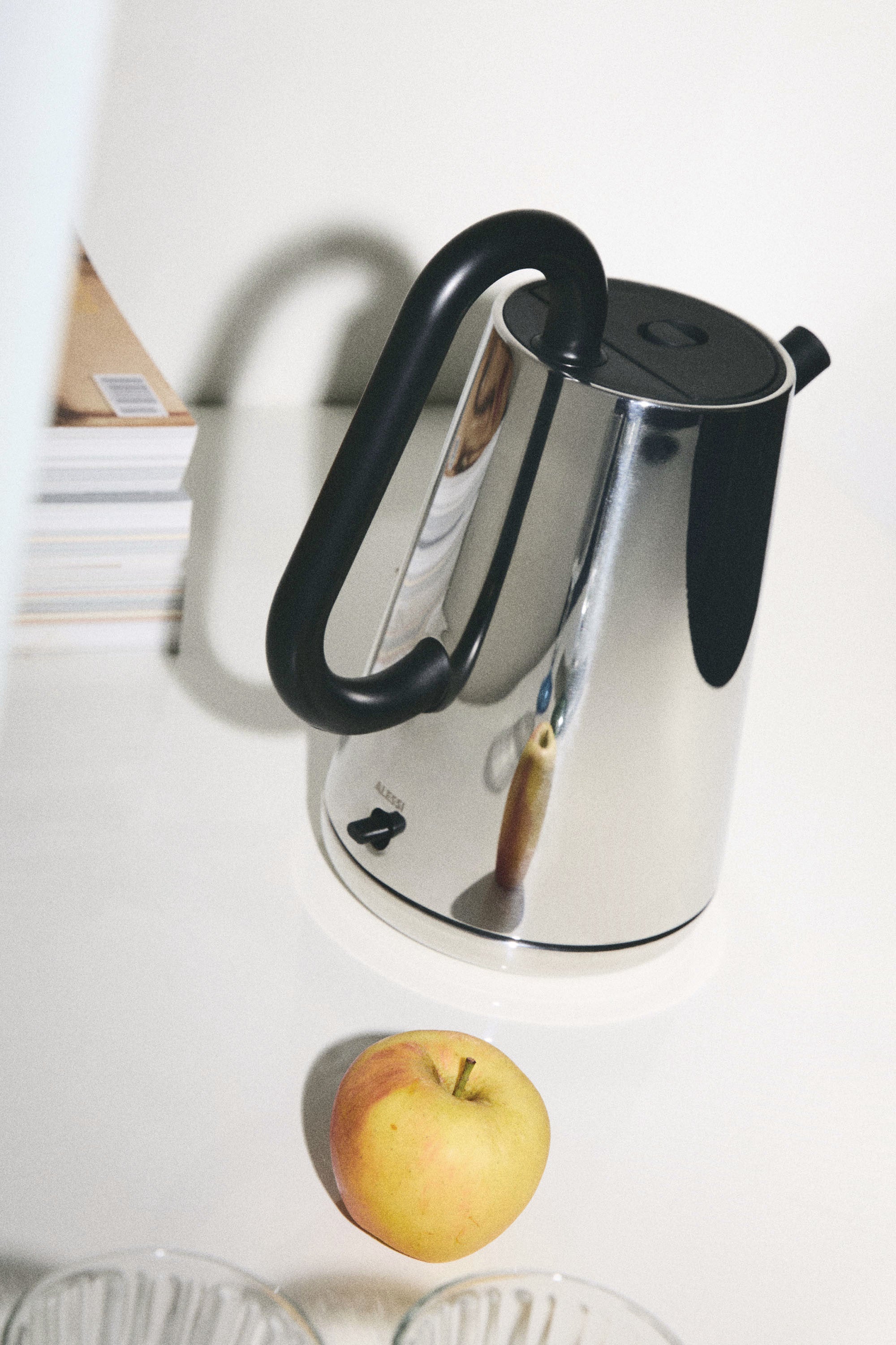 Electric kettle of the 1.7l stainless steel track