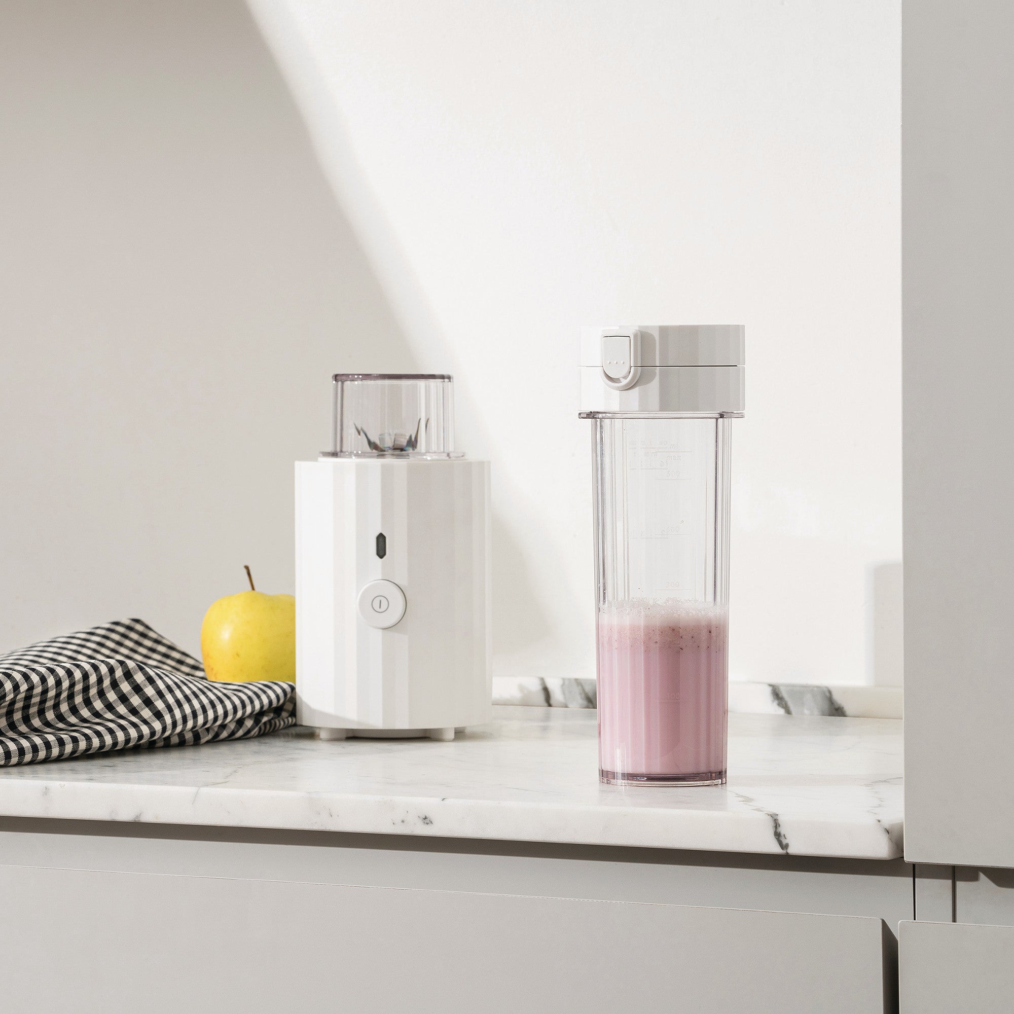 White plissé bottle