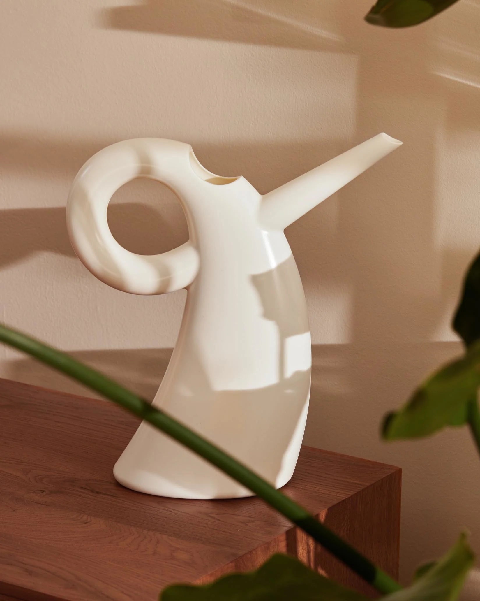 White Diva watering can