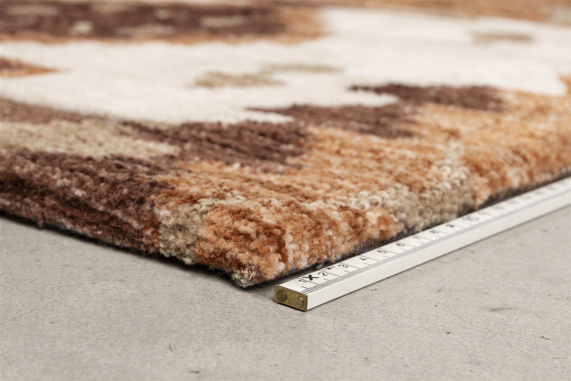 Maron brown rug with beige