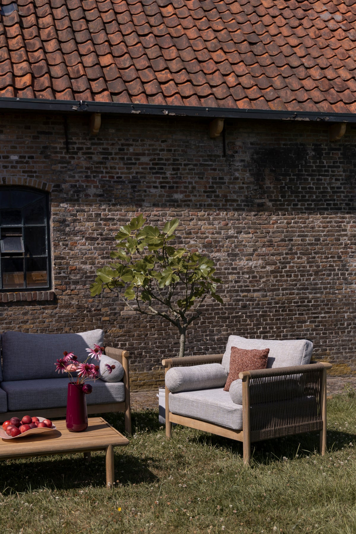 OASIS Gray Garden Armchair with Acacia Wood