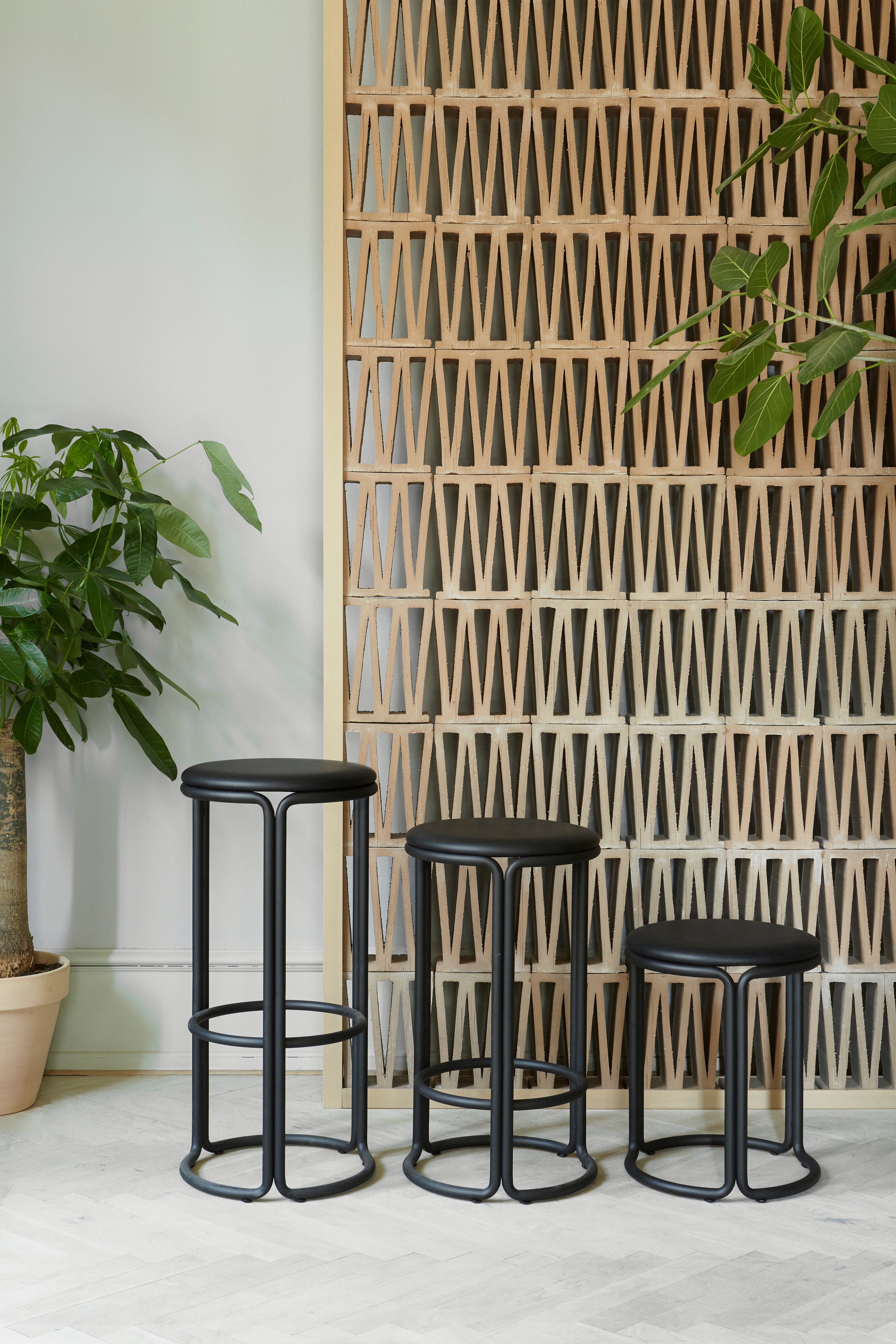 HARDIE black stool with black seat