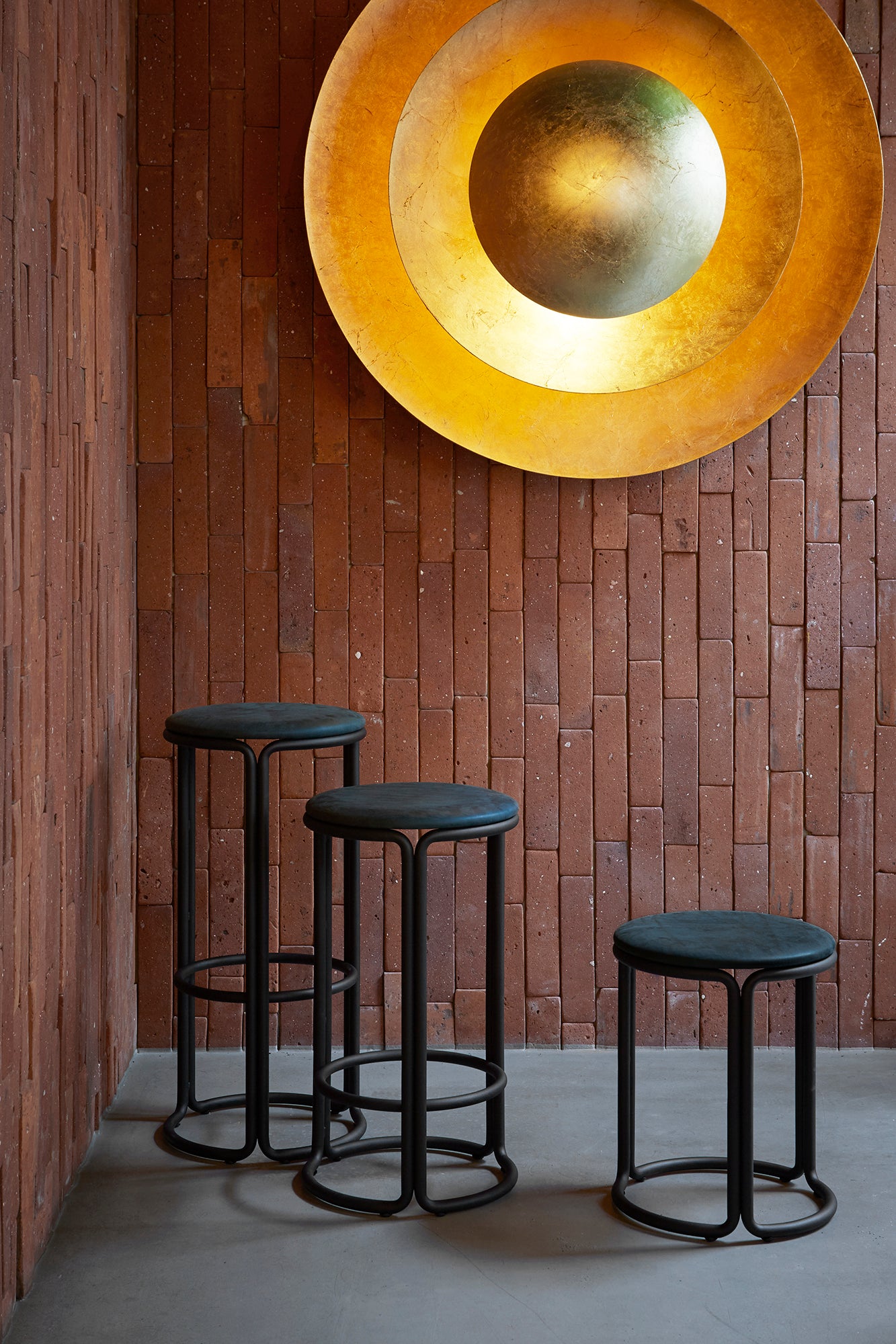 HARDIE stool red with black seat