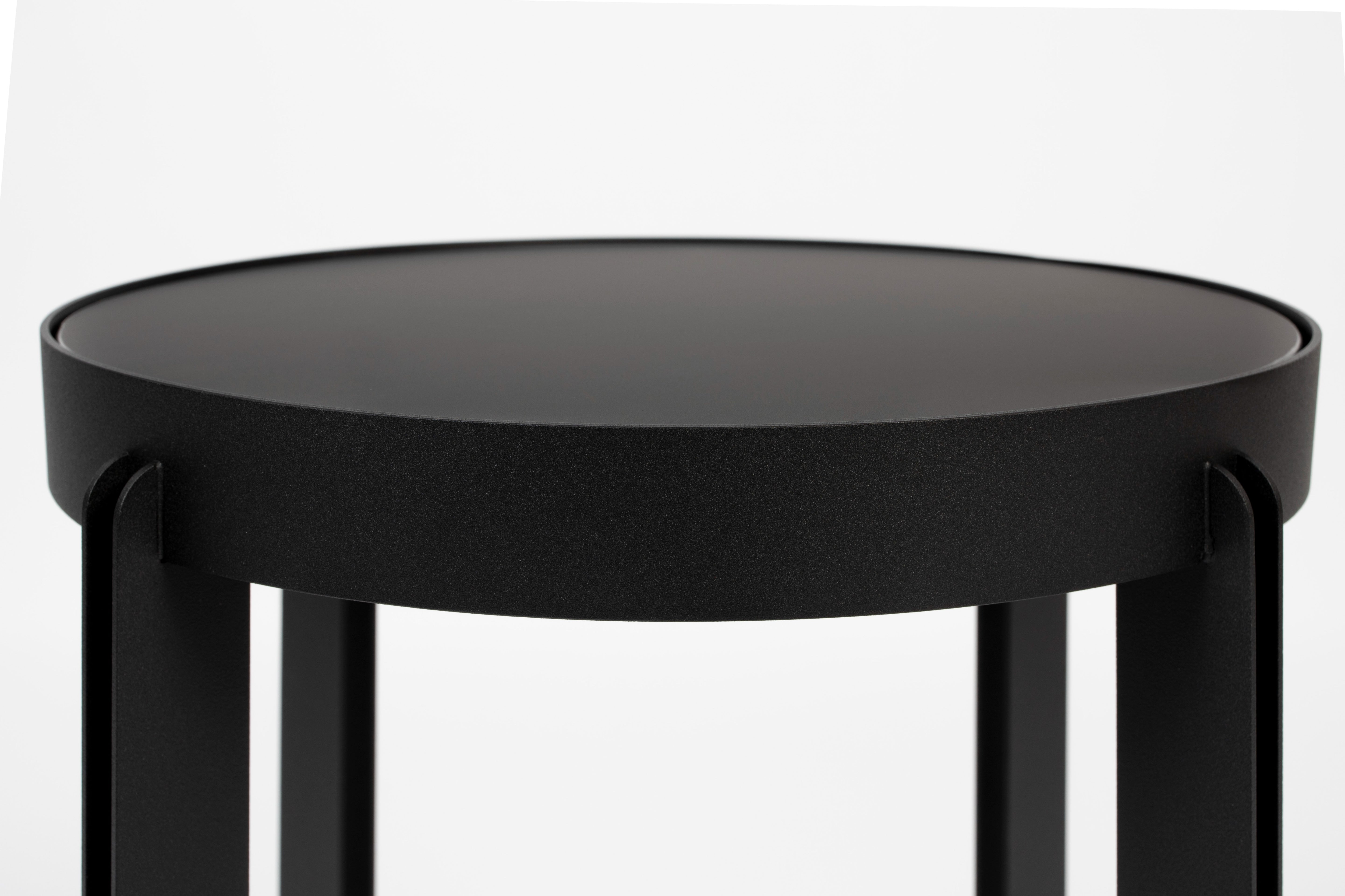 CENTRE black side table