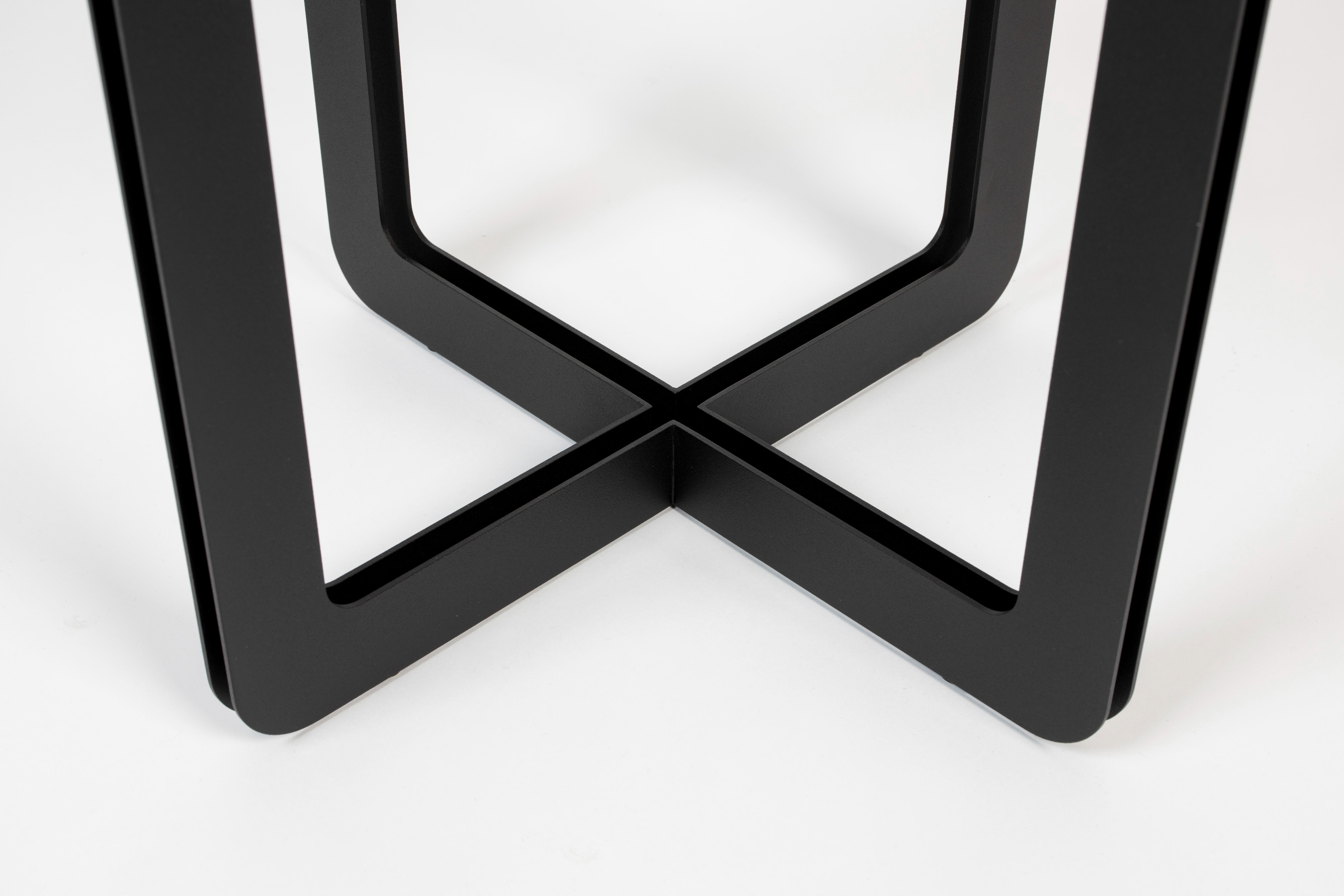 CENTRE black side table