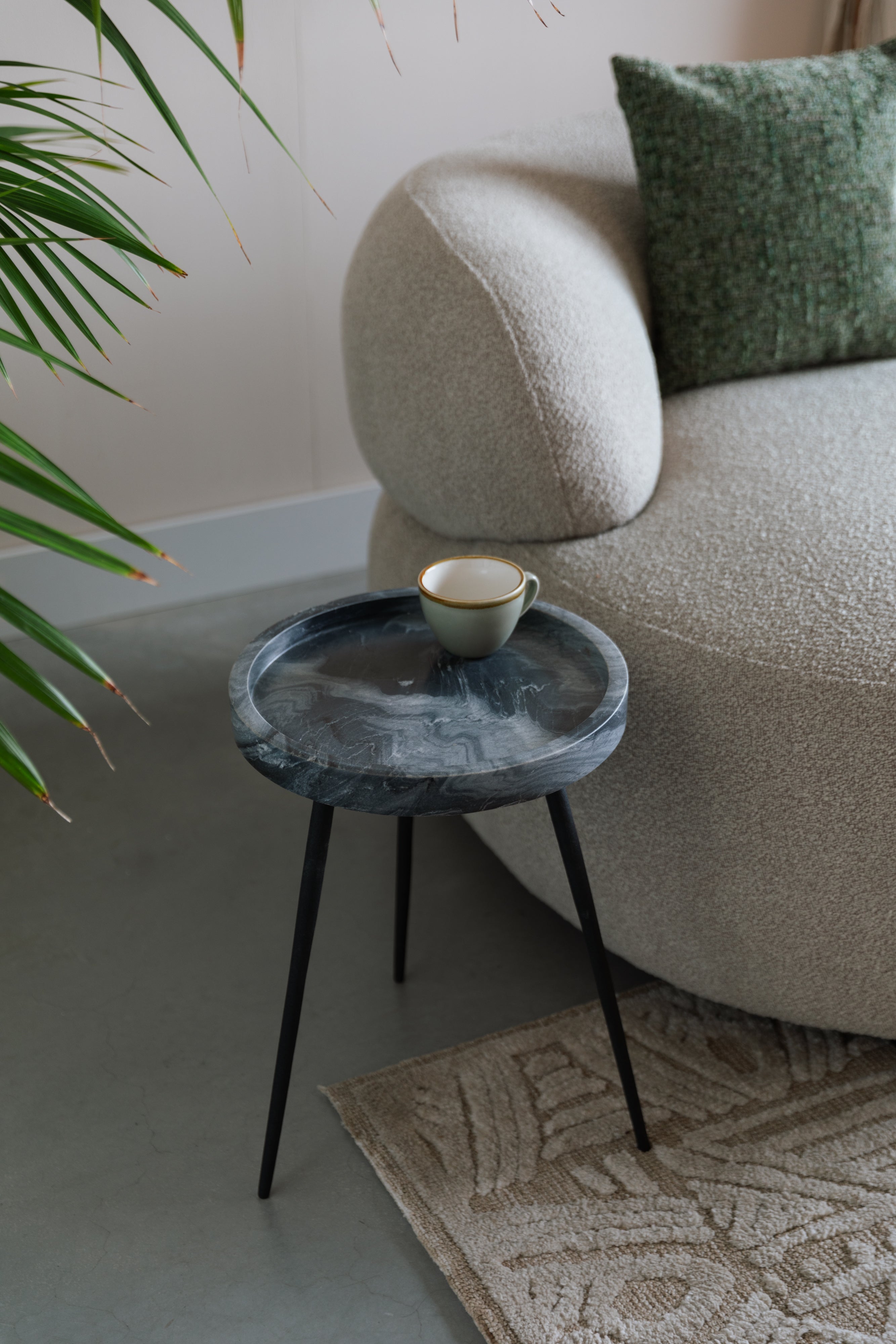 KARRARA gray side table with black