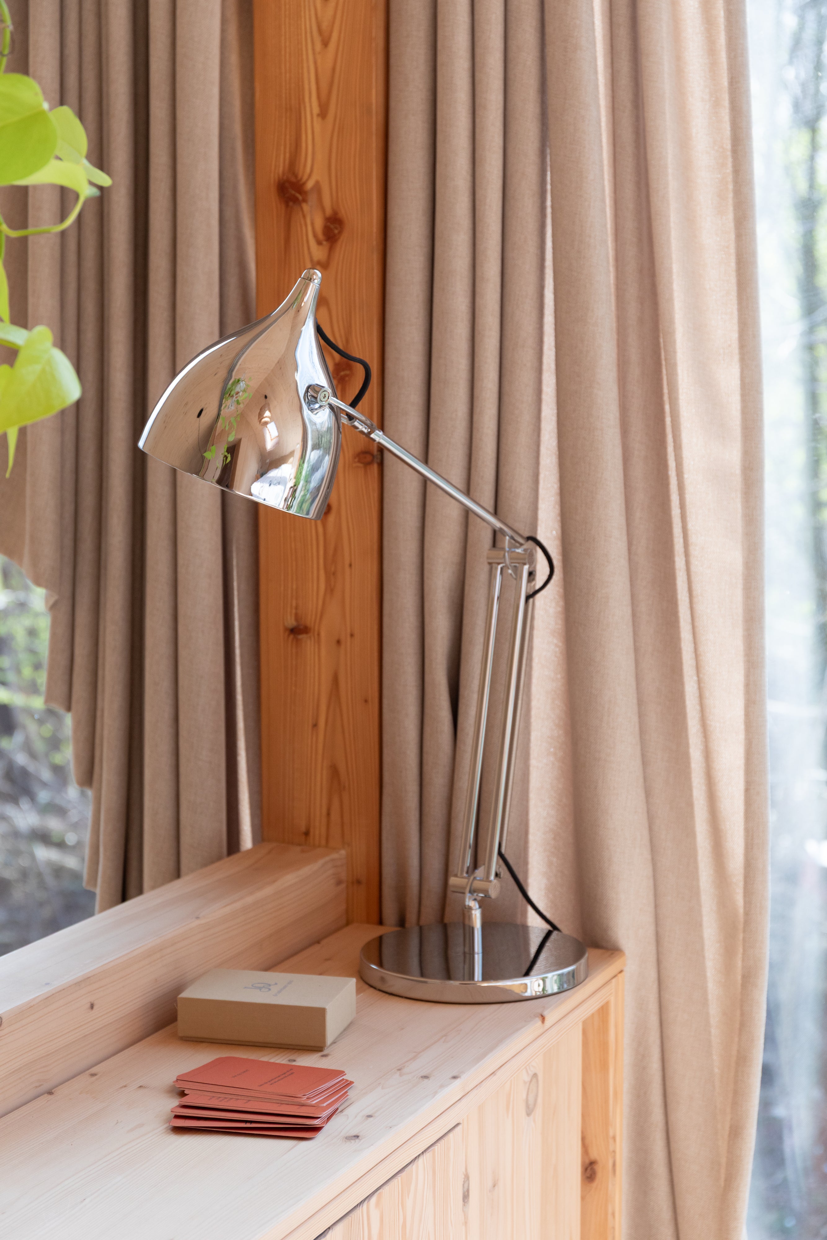READER desk lamp silver