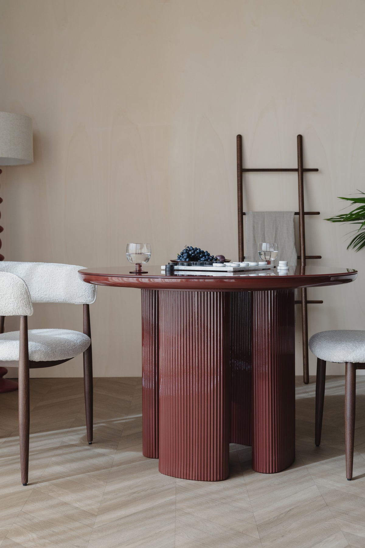 Round table TIMO red