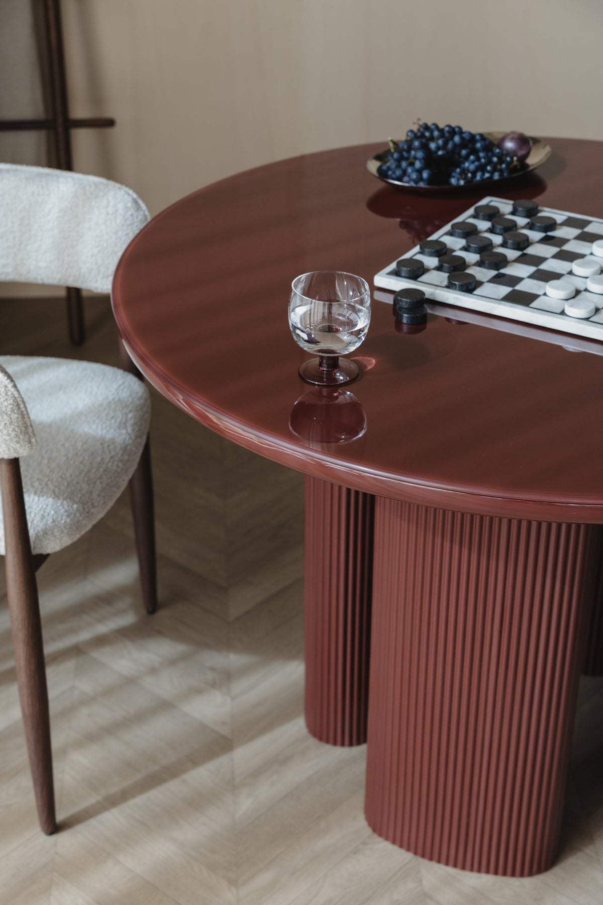 Round table TIMO red