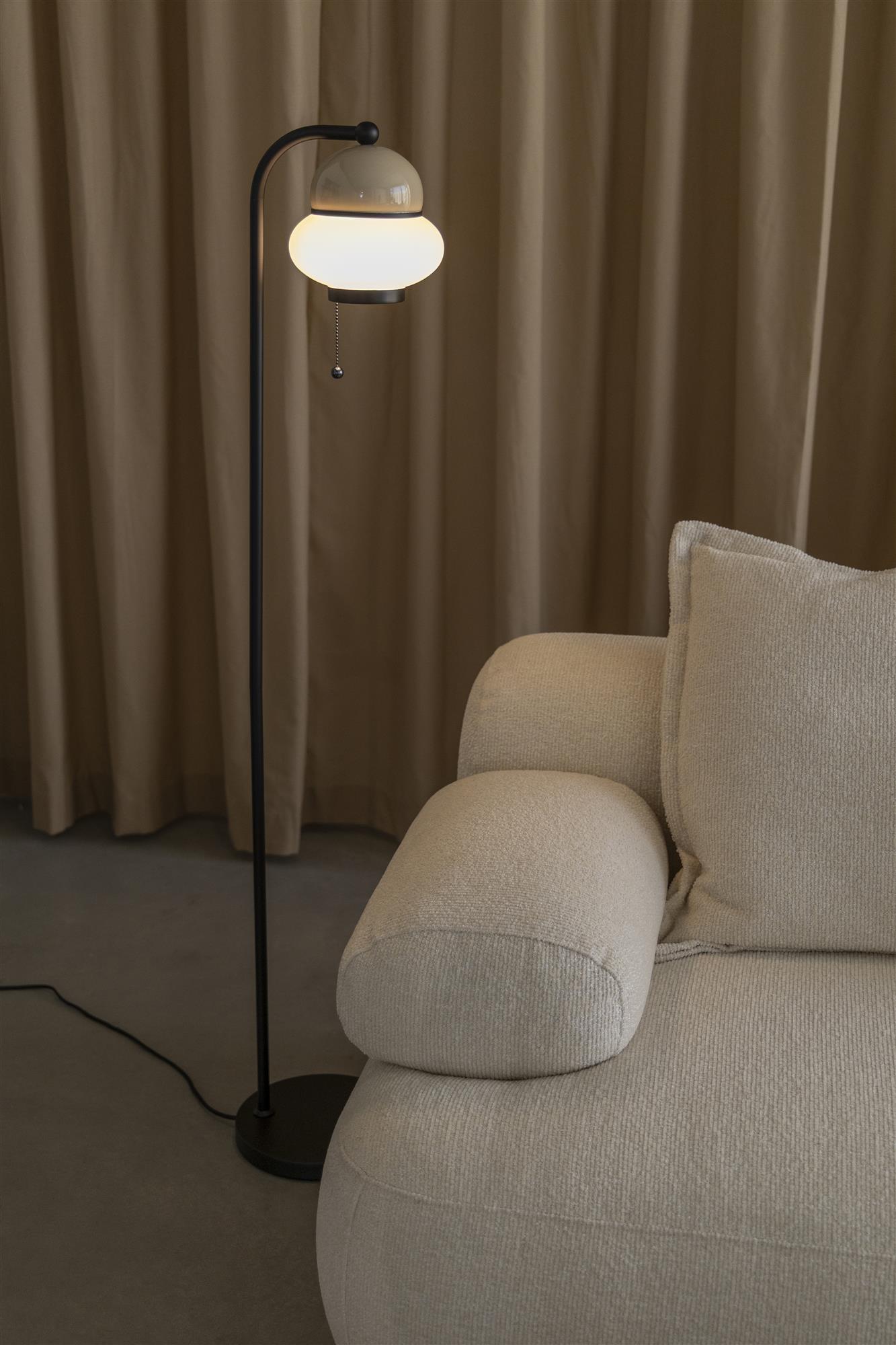 BUMBLE beige floor lamp with black finish