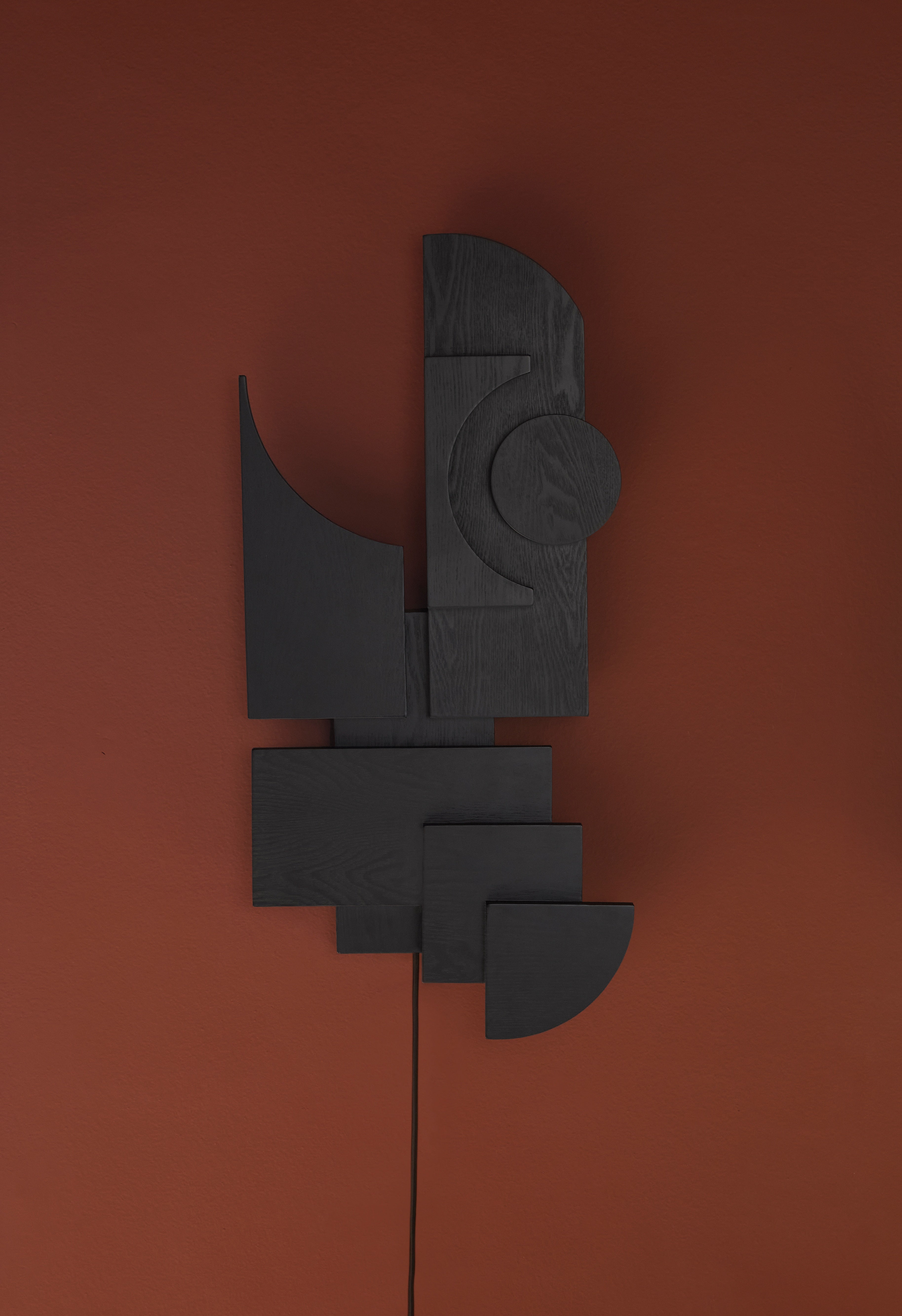 TOTEM DECO black wall lamp