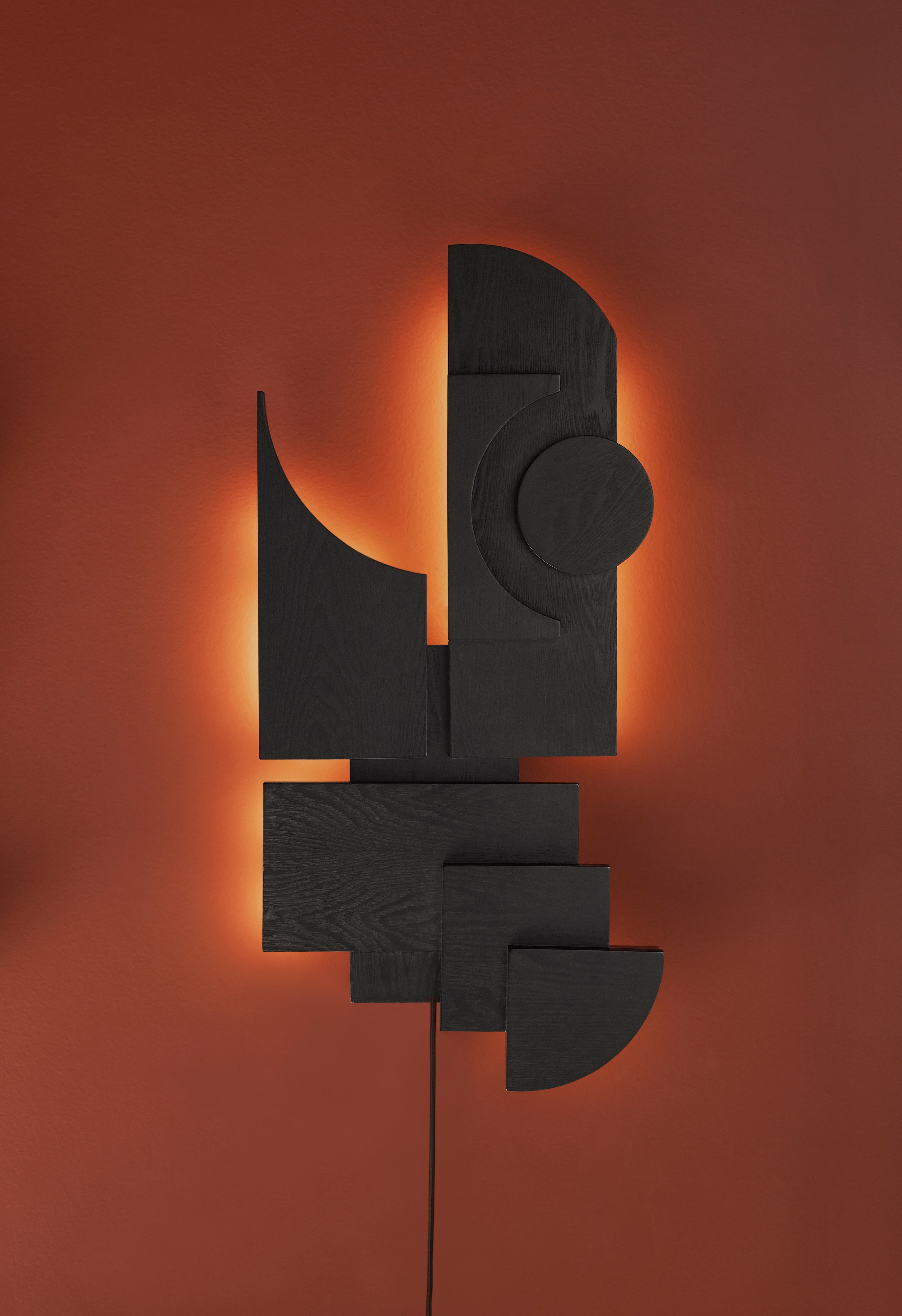 TOTEM DECO black wall lamp