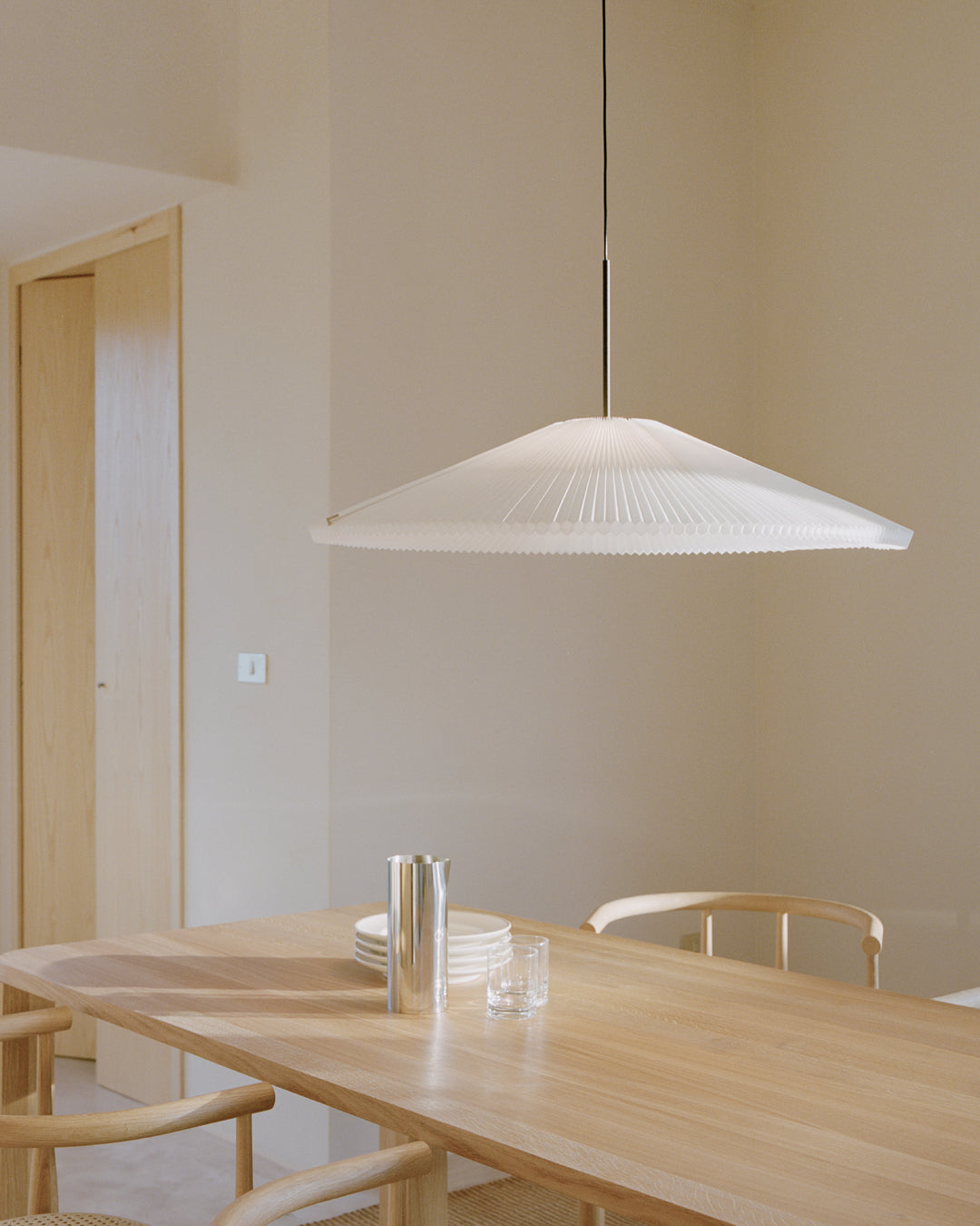 White hanging lamp