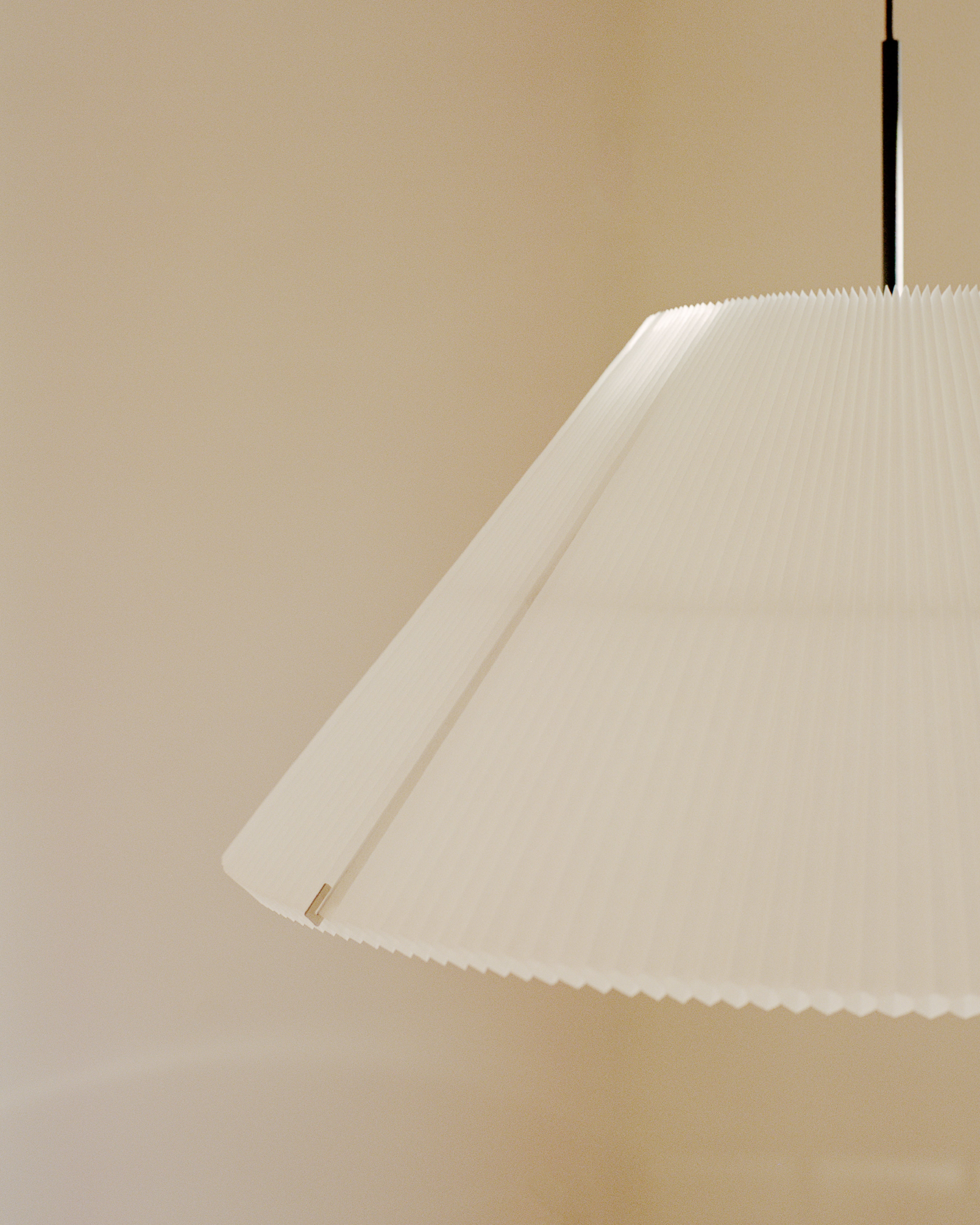 White hanging lamp