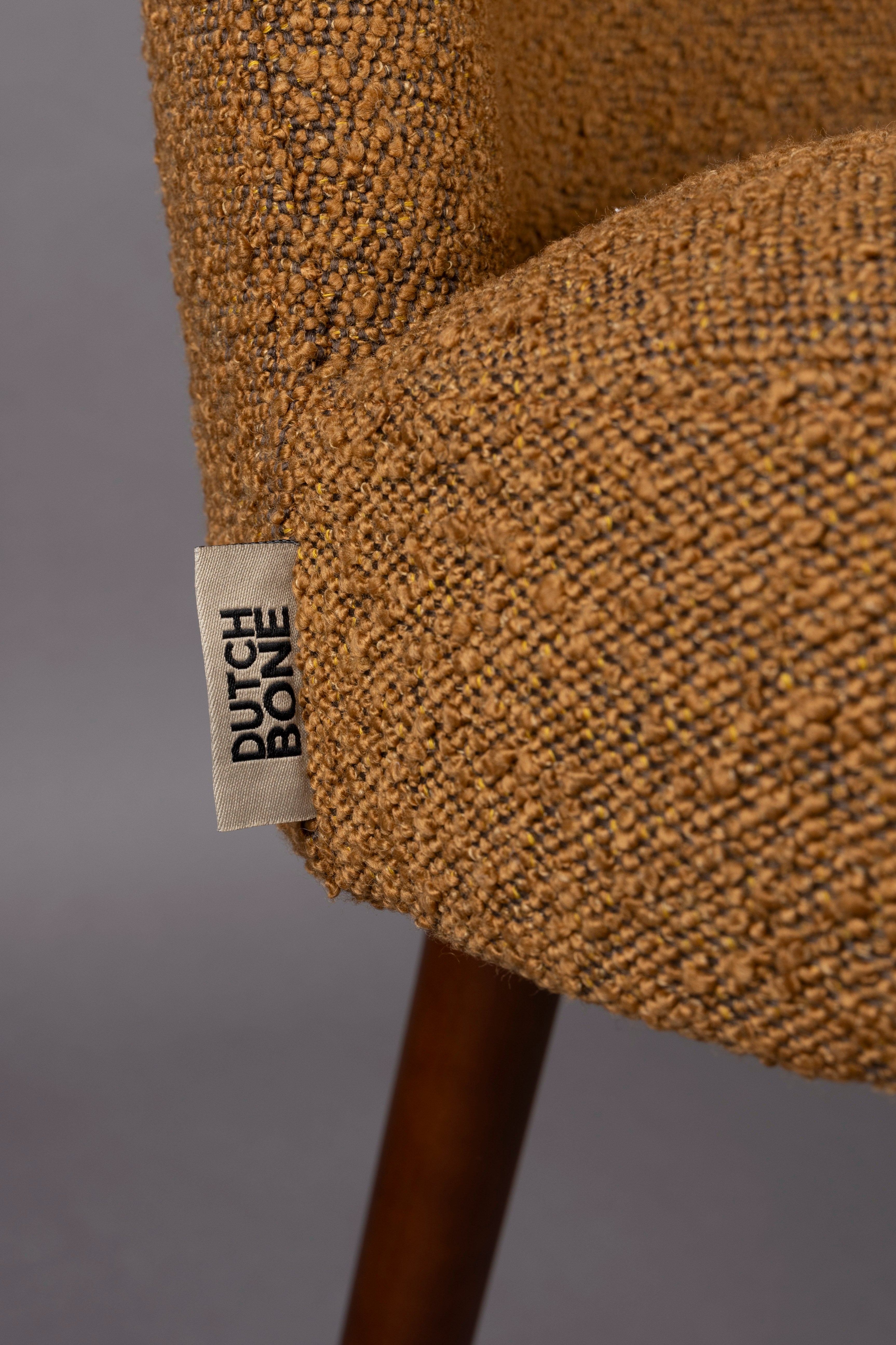 Stuhl BARBARA ocker mit Holzgestell