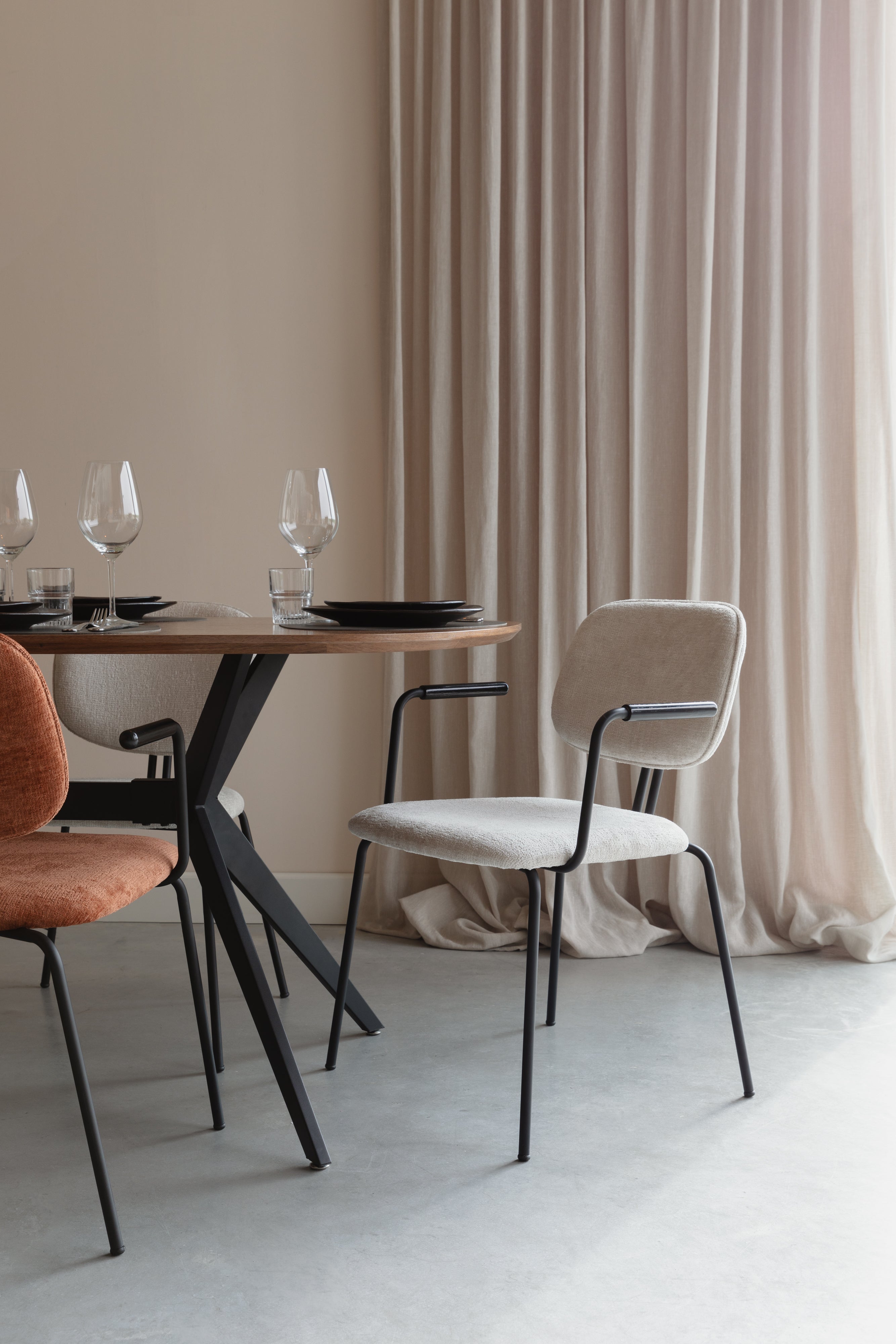 BOUTON Chair White with Black Base