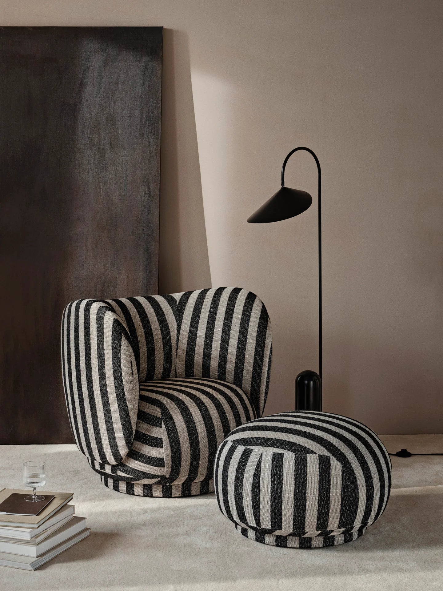 Rico Louisiana black and white sofa