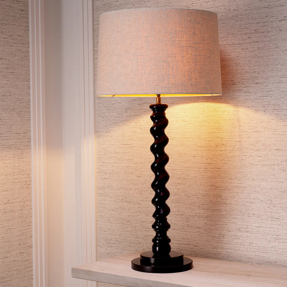 Tischlampe MASSIMO gebrochenes Weiß mit schwarzem Sockel