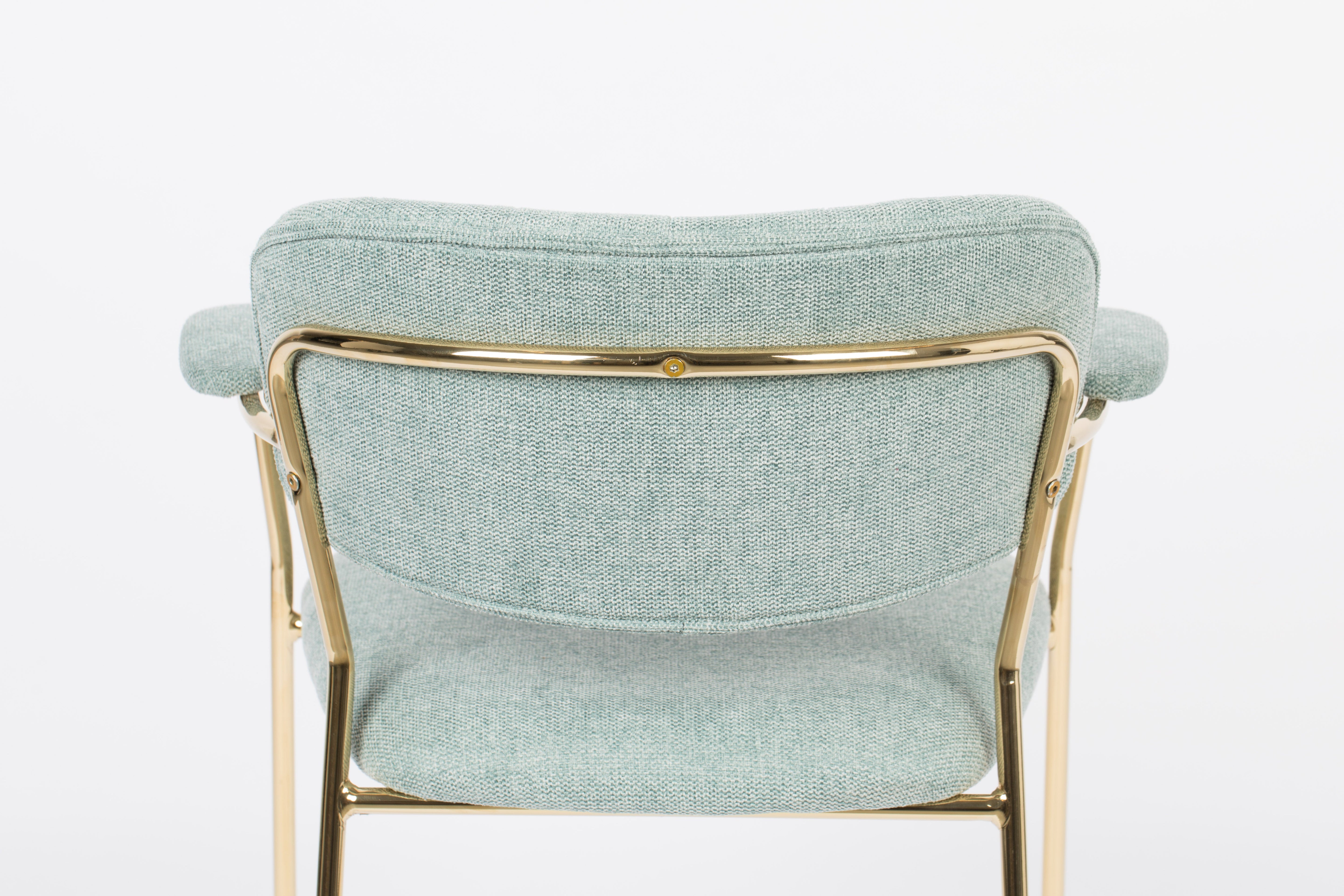 Chair with armrests Jolien light green with a golden base