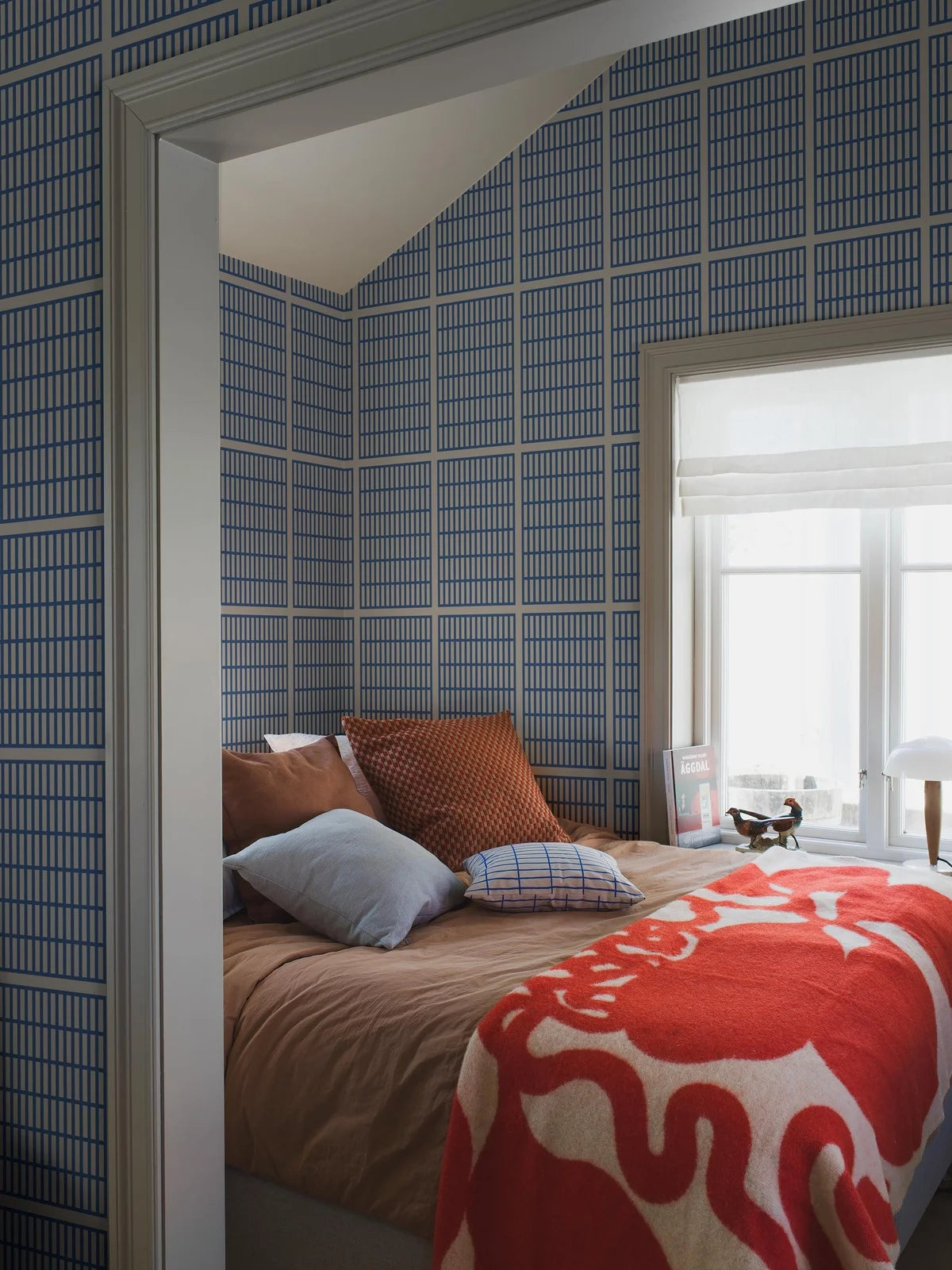 ALVAR AALTO 14/6 White and Blue Geometric Pattern Wallpaper