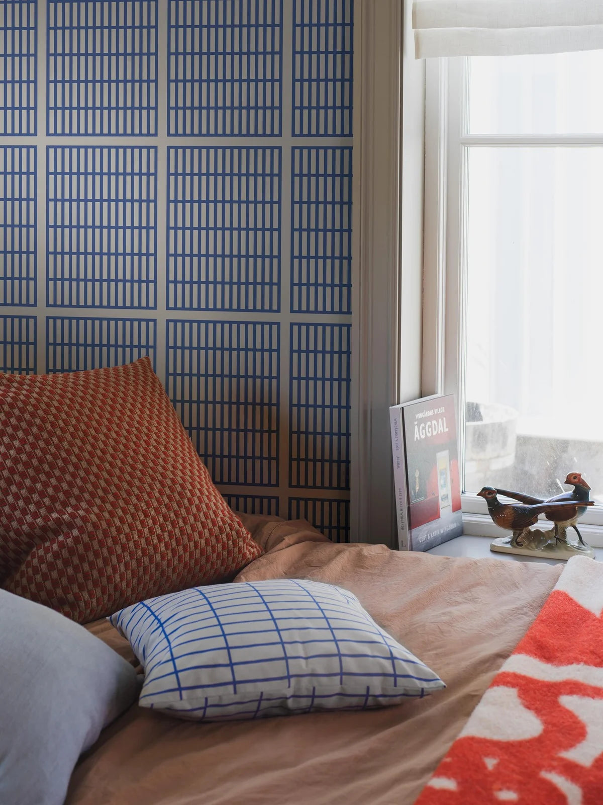 ALVAR AALTO 14/6 White and Blue Geometric Pattern Wallpaper
