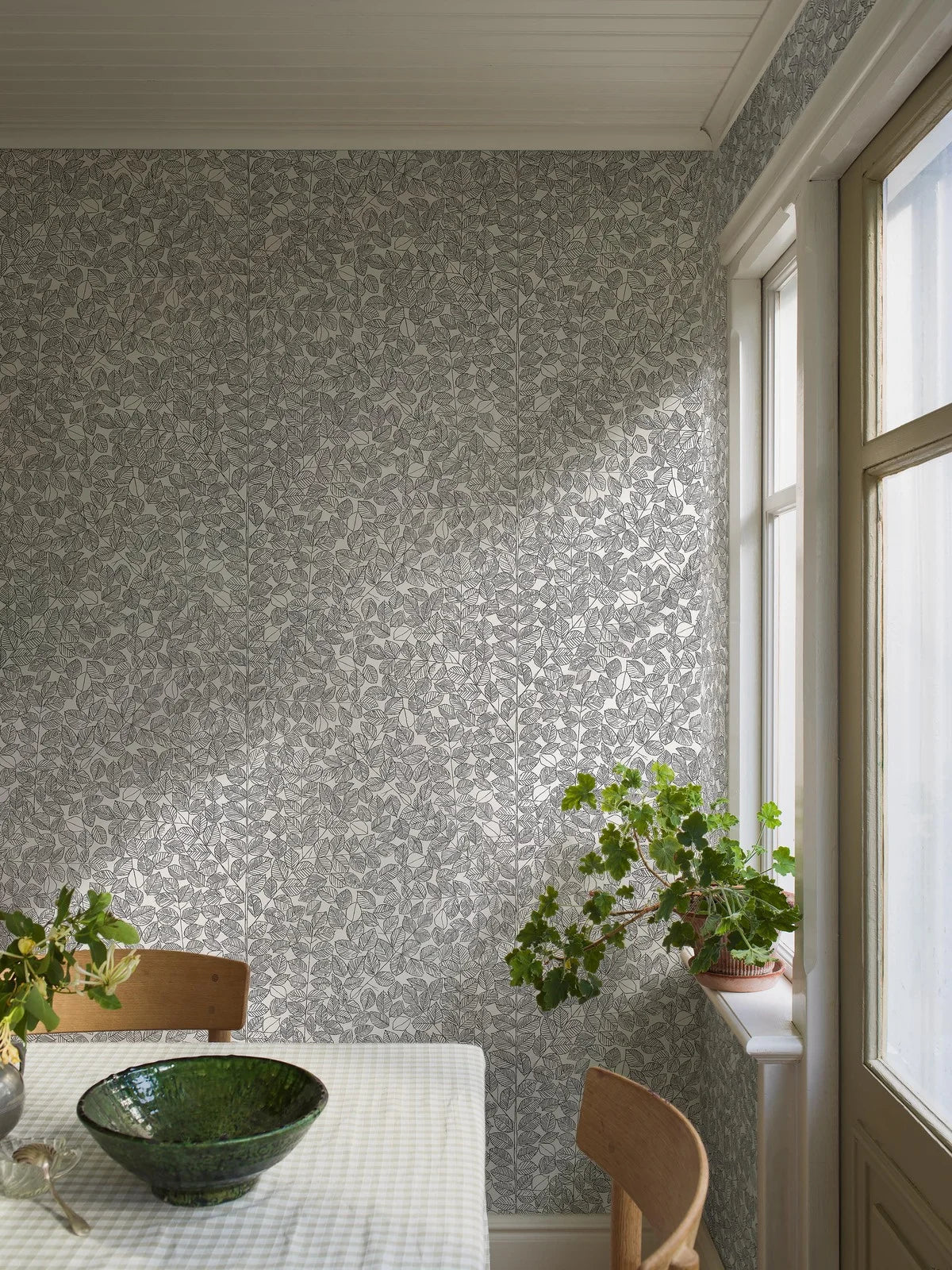 ROMANS Gray Leaf Pattern Wallpaper