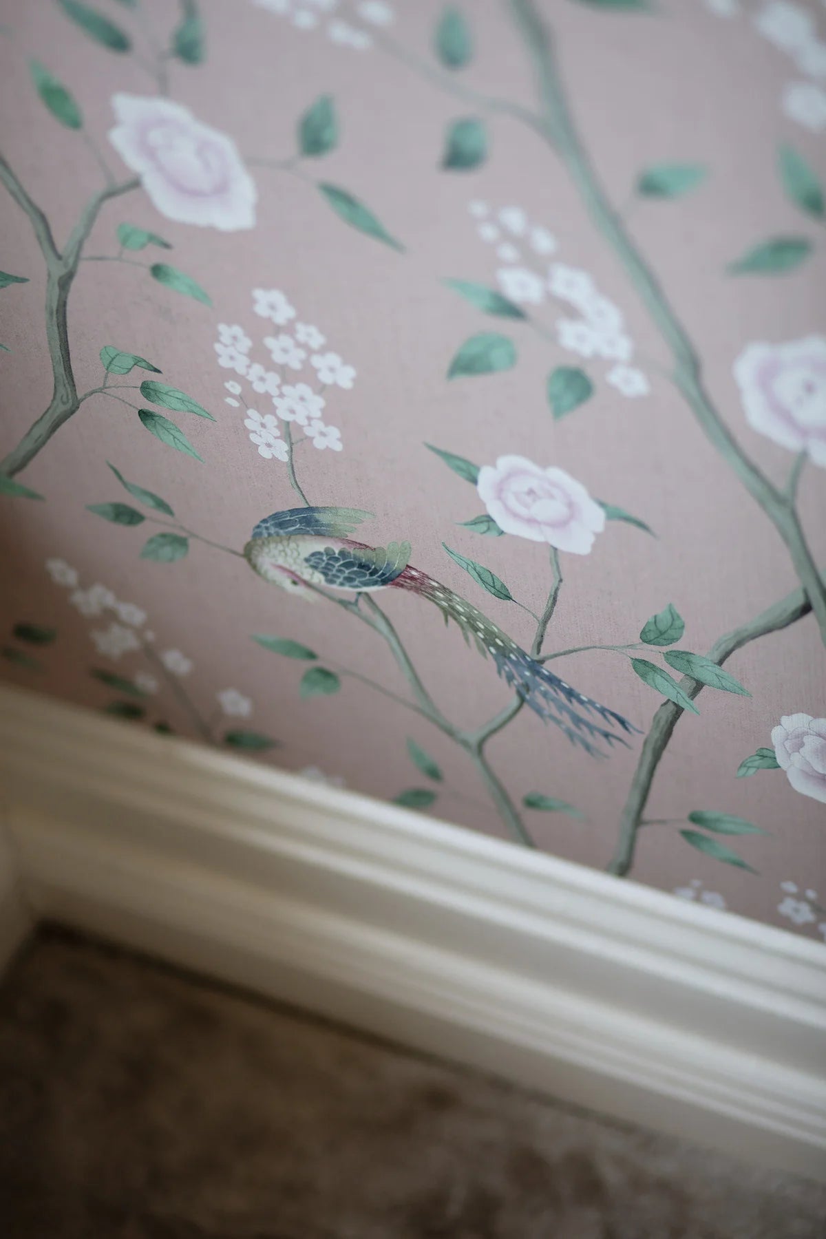 Non-woven paper wallpaper with a botanical pattern PARADISE BIRDS pink with white