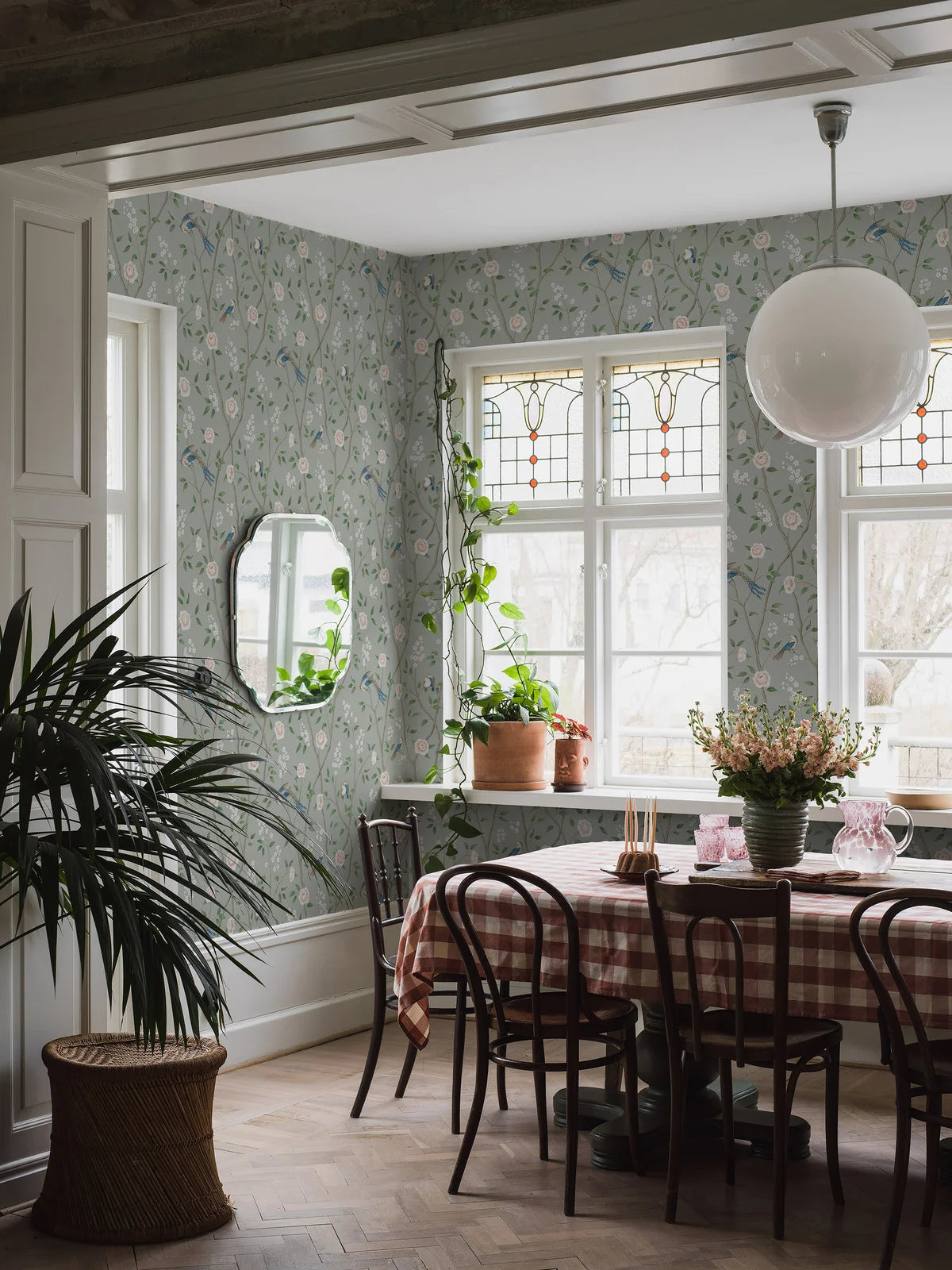 Vlies-Tapete mit pflanzlichem Muster PARADISE BIRDS grün mit weiß