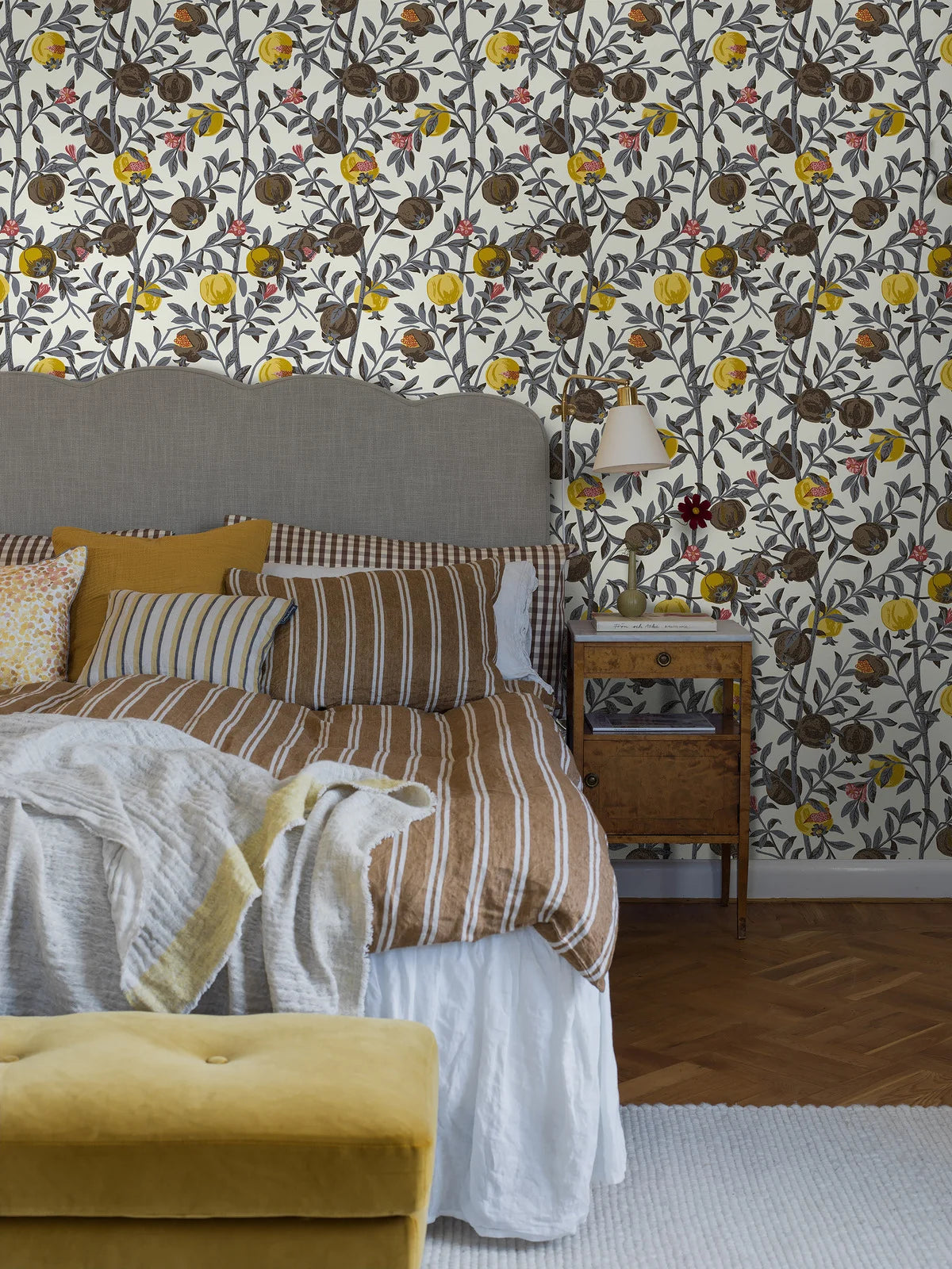 Fruit Pattern Wallpaper GRANATAPPLE White with Brown