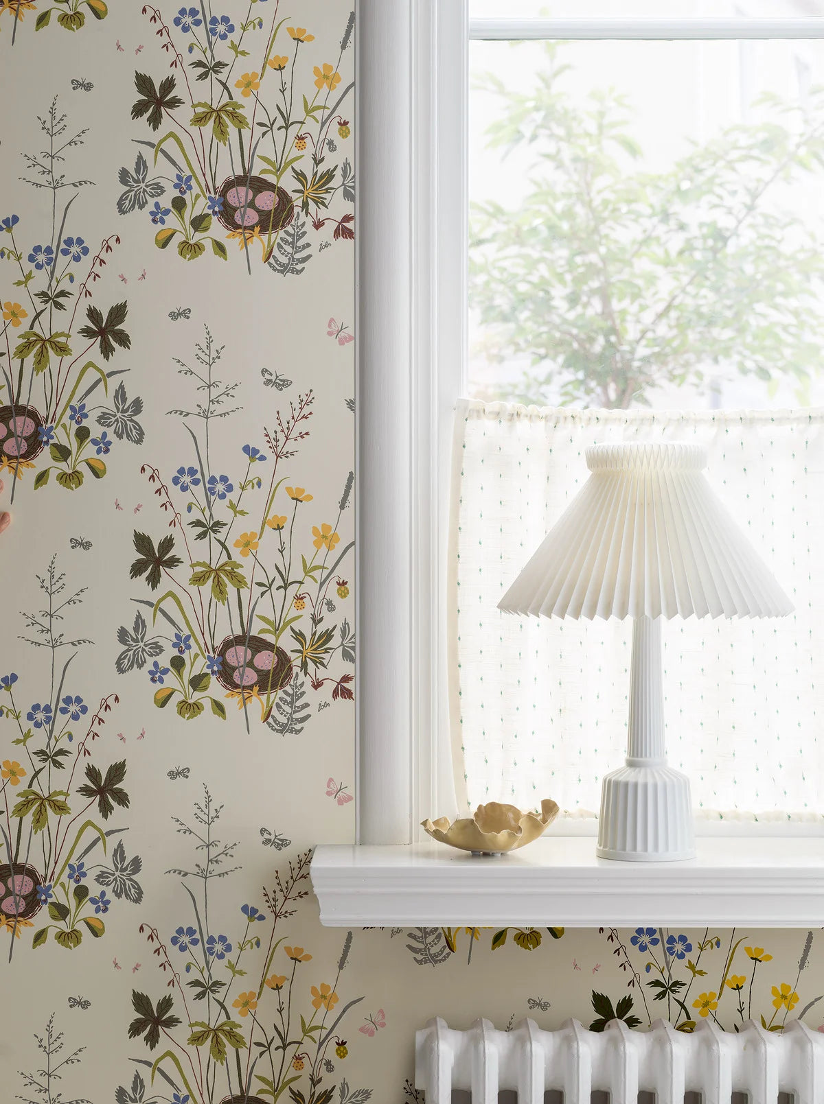 FAGELBO Cream Floral Pattern Wallpaper with Brown