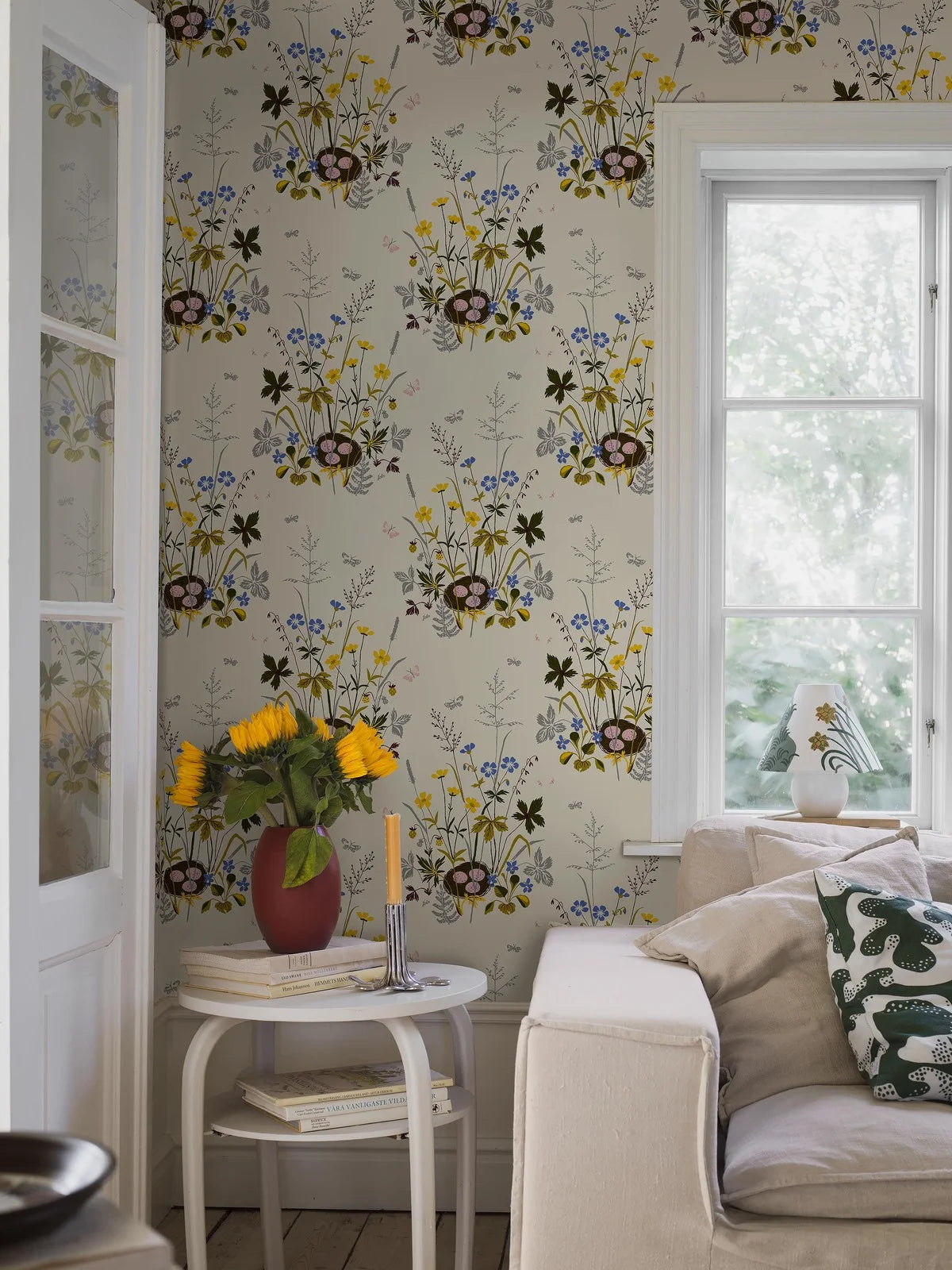 FAGELBO Cream Floral Pattern Wallpaper with Brown