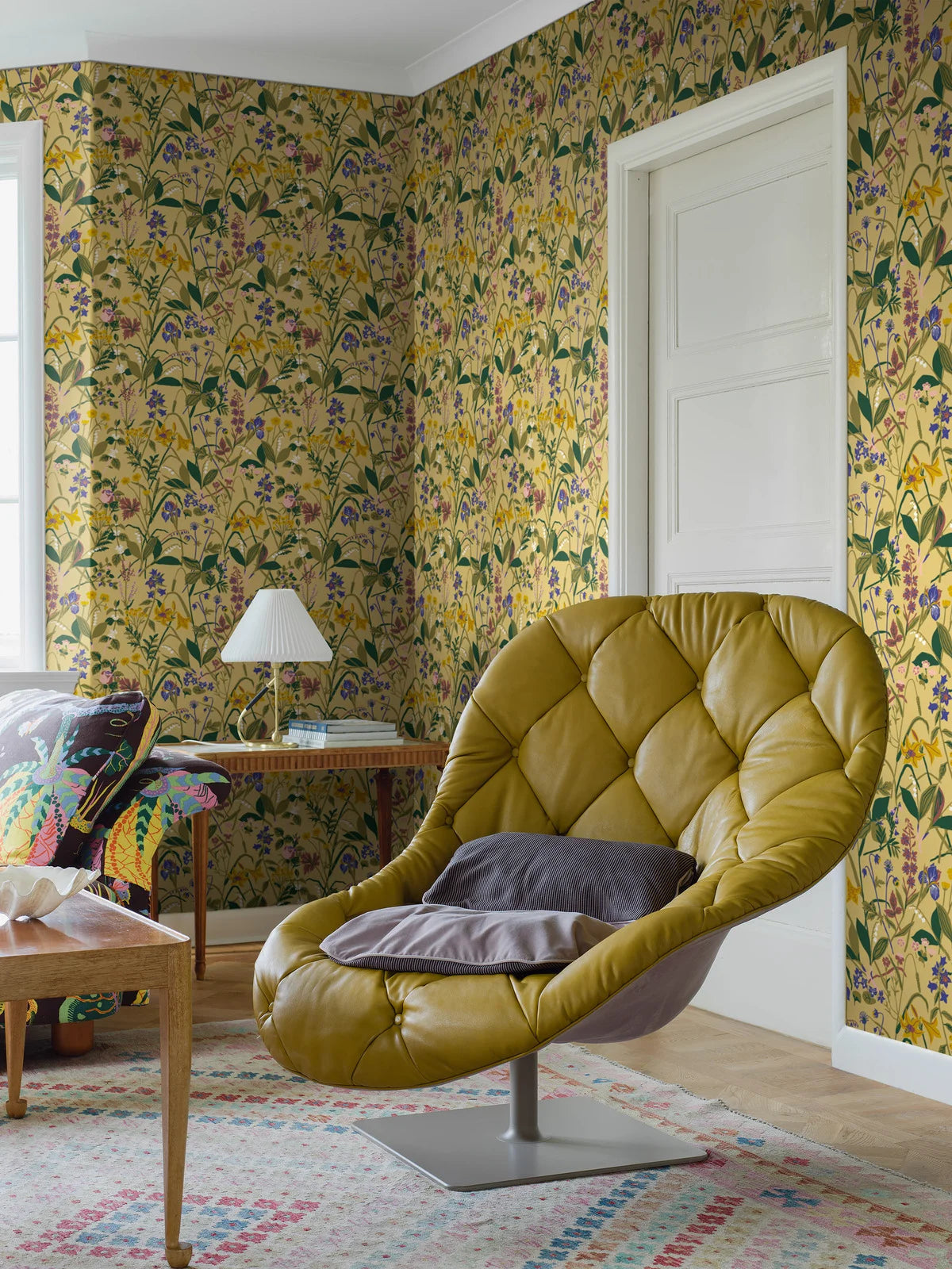 Wallpaper with a floral plant motif ROS OCH LILJA yellow