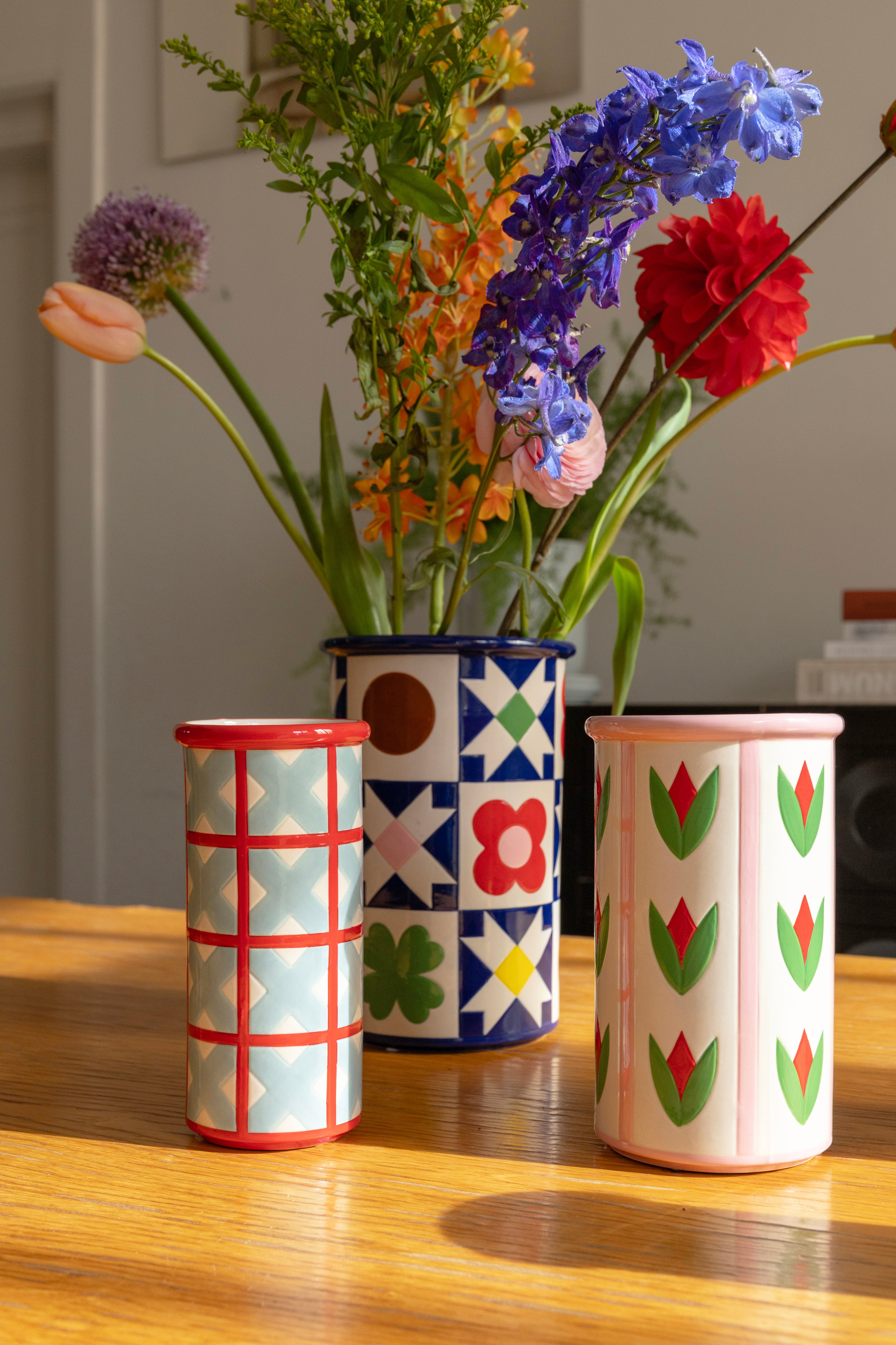 PATCH QUILT vase blue with white and red