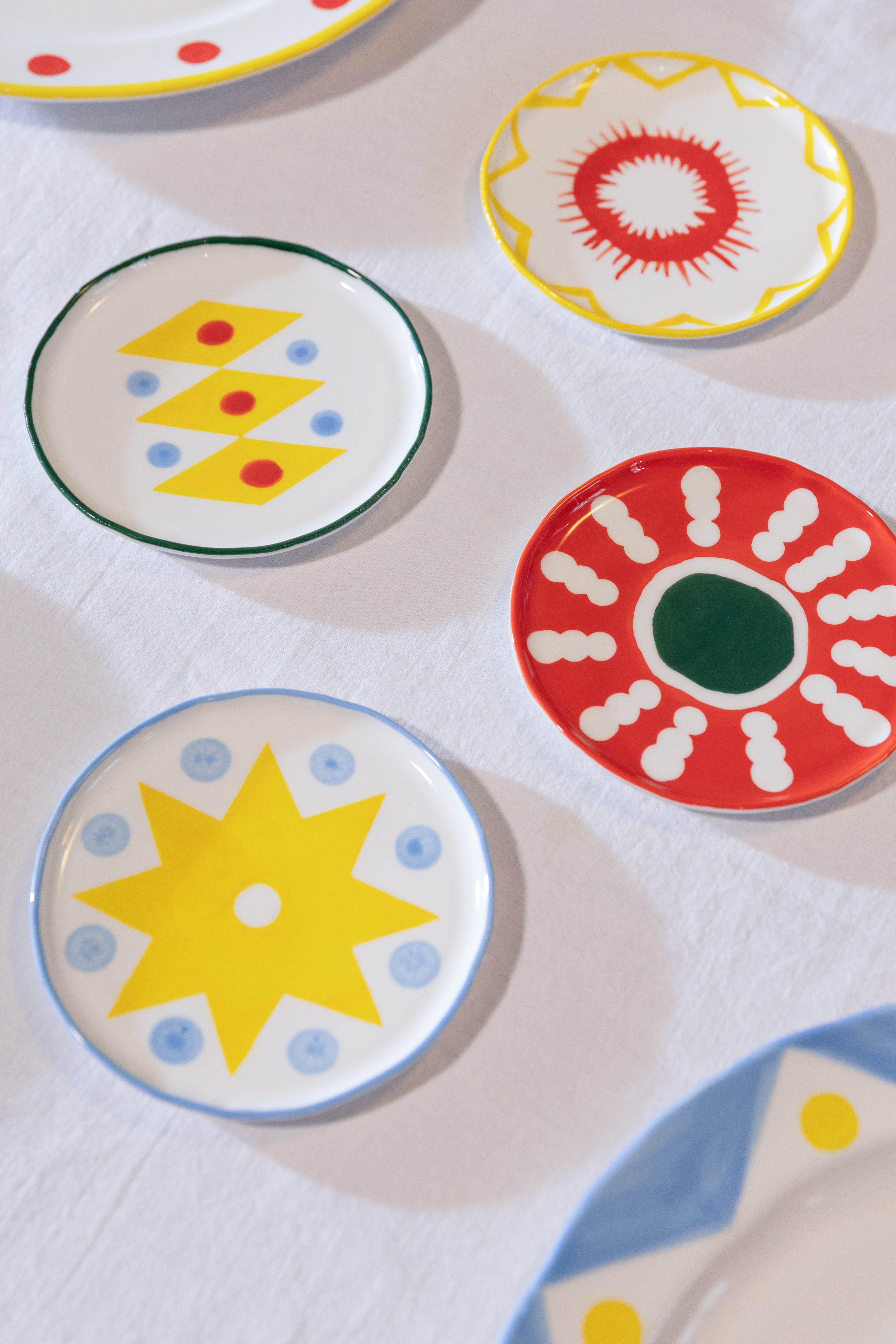 FESTIVO Colorful Porcelain Dessert Plate Set