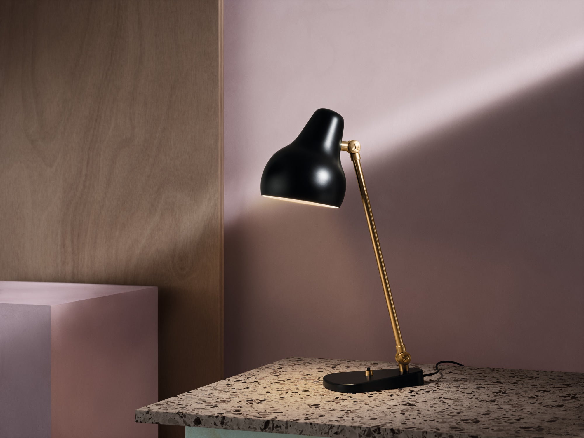 VL 38 black table lamp with gold finish