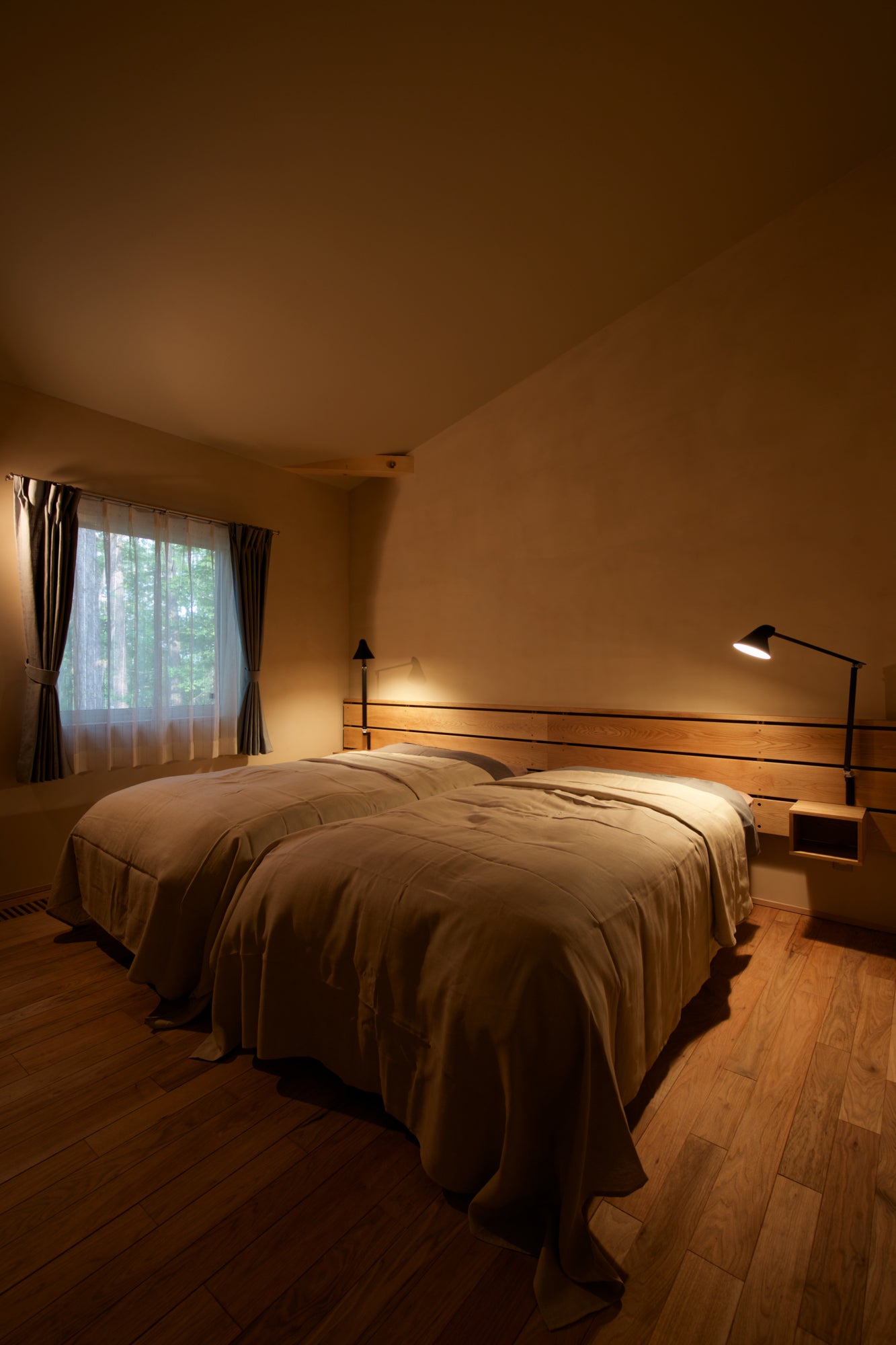 Wandleuchte mit verstellbarem Arm NJP schwarz