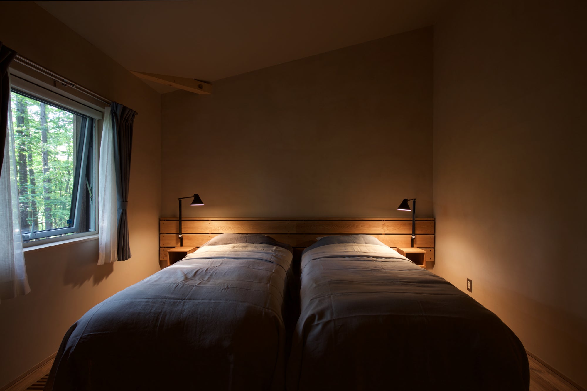 Wandleuchte mit verstellbarem Arm NJP schwarz