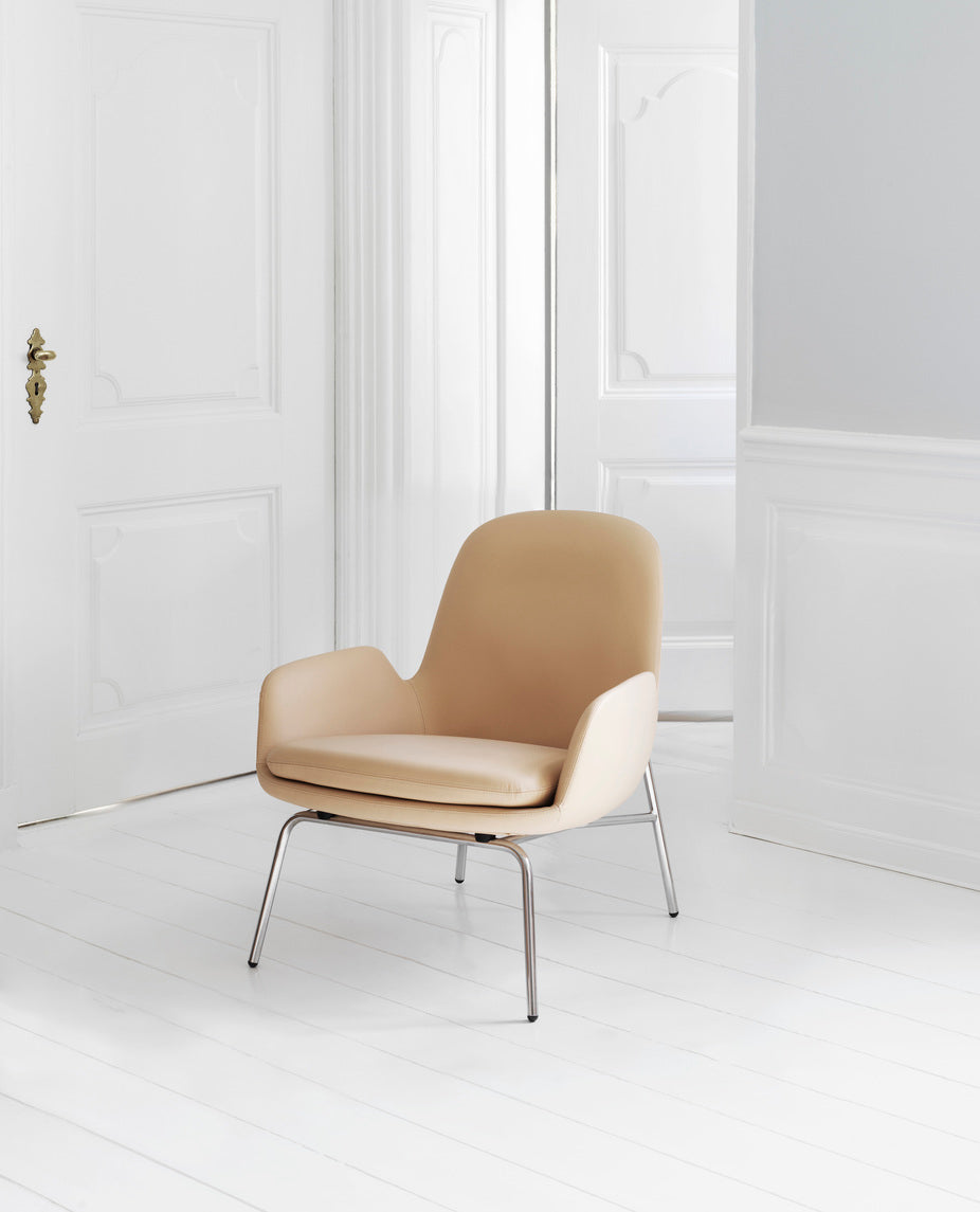 Armchair era low chrome base